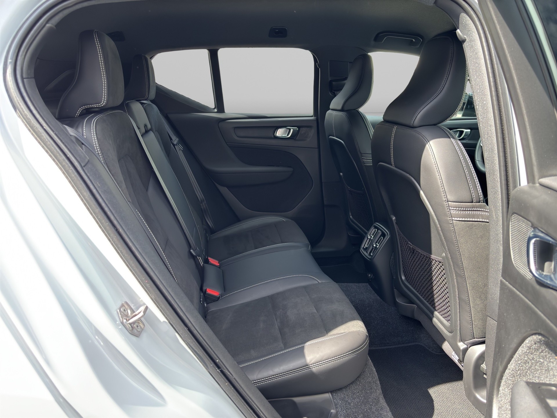 VOLVO XC40 P8 Twin Plus AWD-image-13