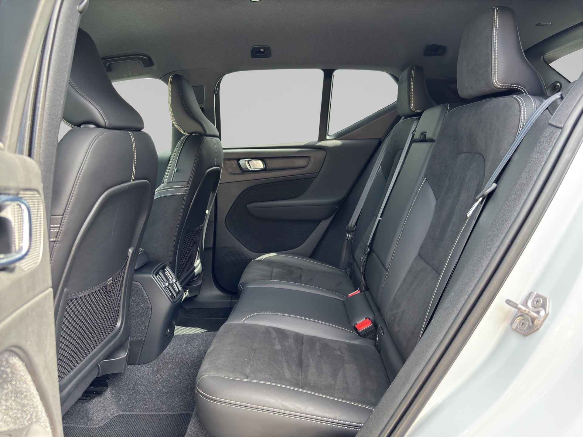 VOLVO XC40 P8 Twin Plus AWD-image-12