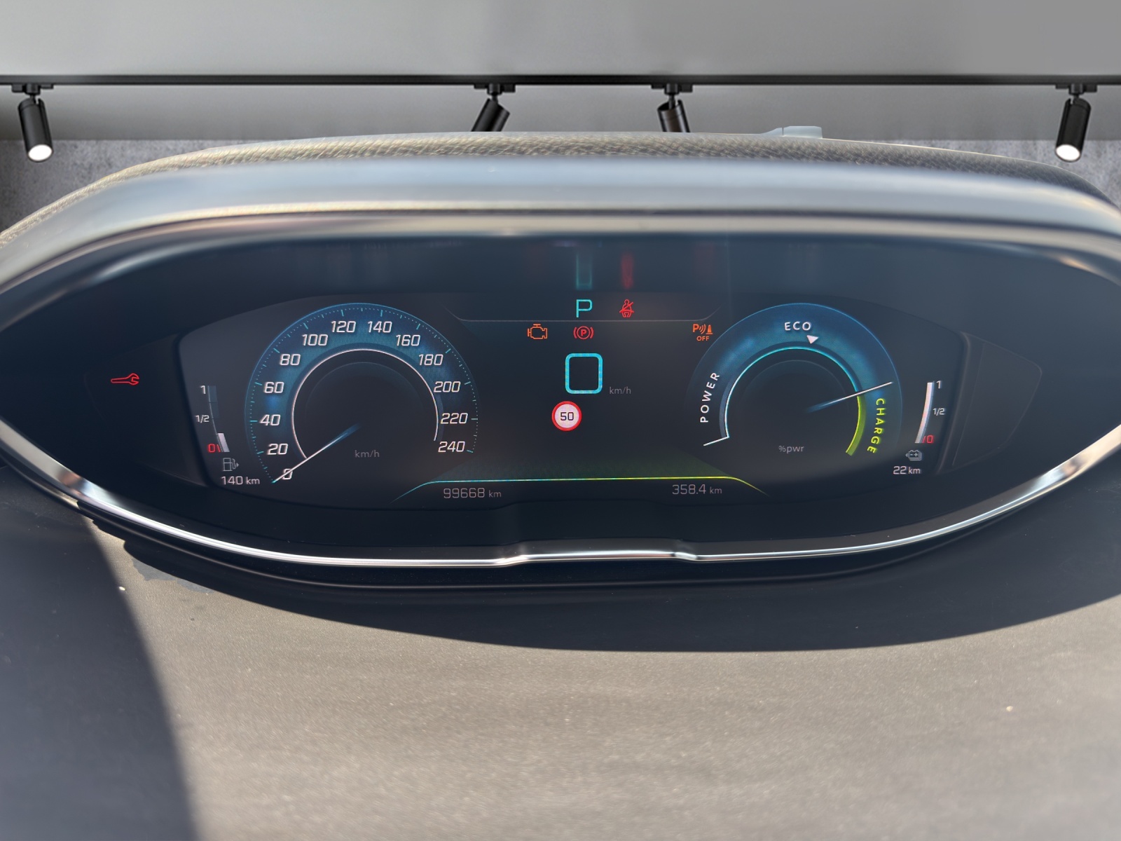 PEUGEOT 3008 300e Hybrid4 GT Pack EAT8-image-8