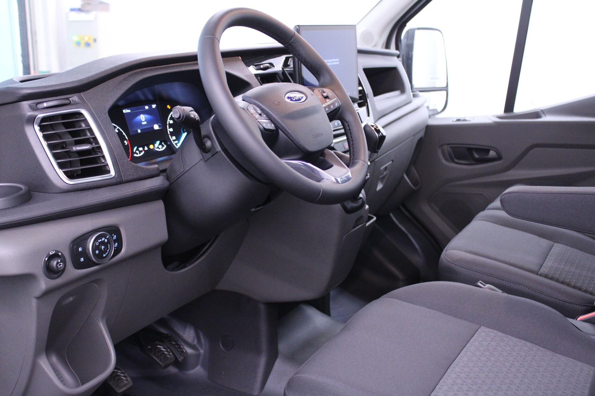 FORD Transit Kab.-Ch. 350 L4 2.0 EcoBlue 170 Trend-showroom-element-1