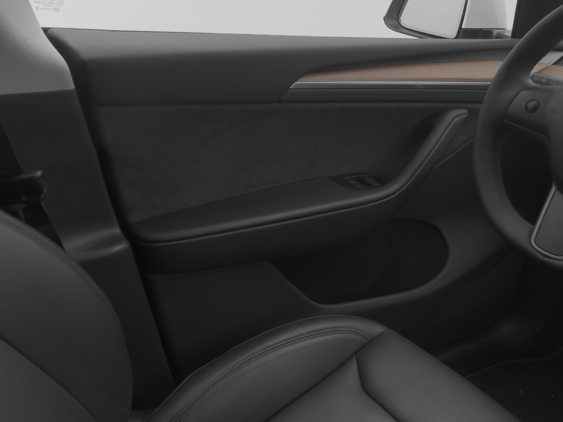 TESLA Model Y Long Range-image-9
