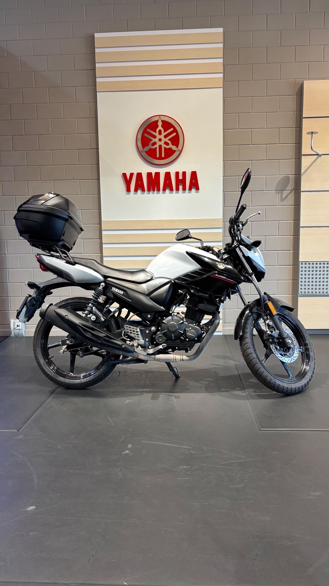 YAMAHA YS 125 UBS-image-2