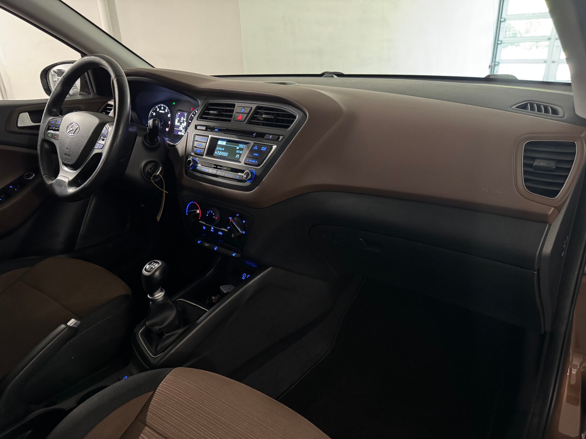 HYUNDAI i20 1.2 Amplia CH-Fahrzeug-image-12