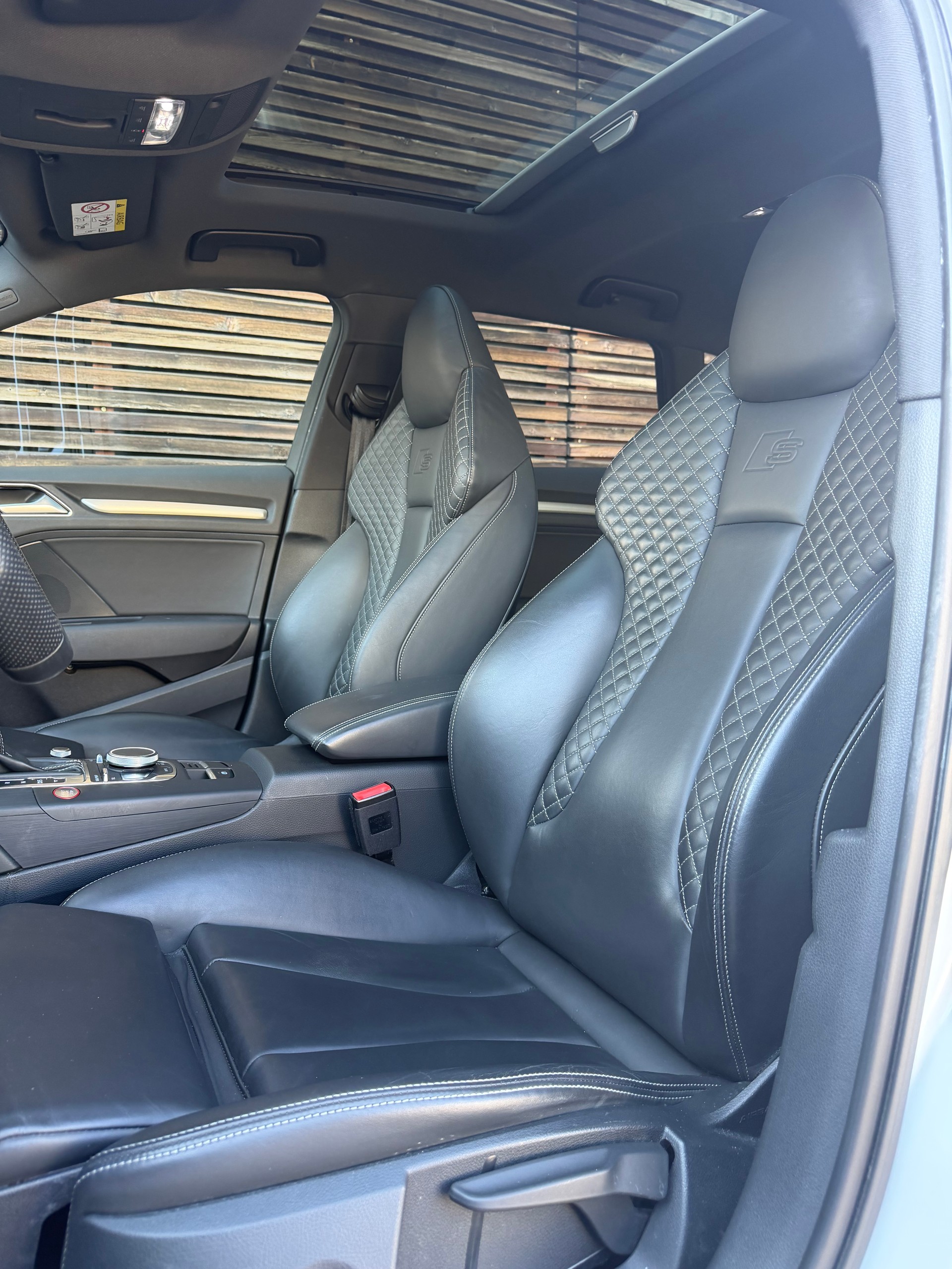 AUDI S3 Sportback 2.0 TFSI quattro S-tronic-image-11