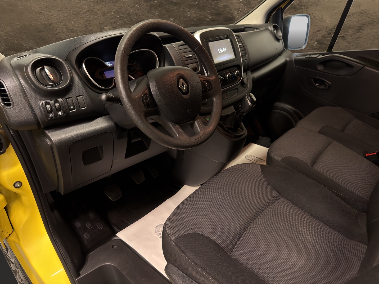 RENAULT Trafic 2.0 ENERGY dCi145 3.0t Business L2-image-10
