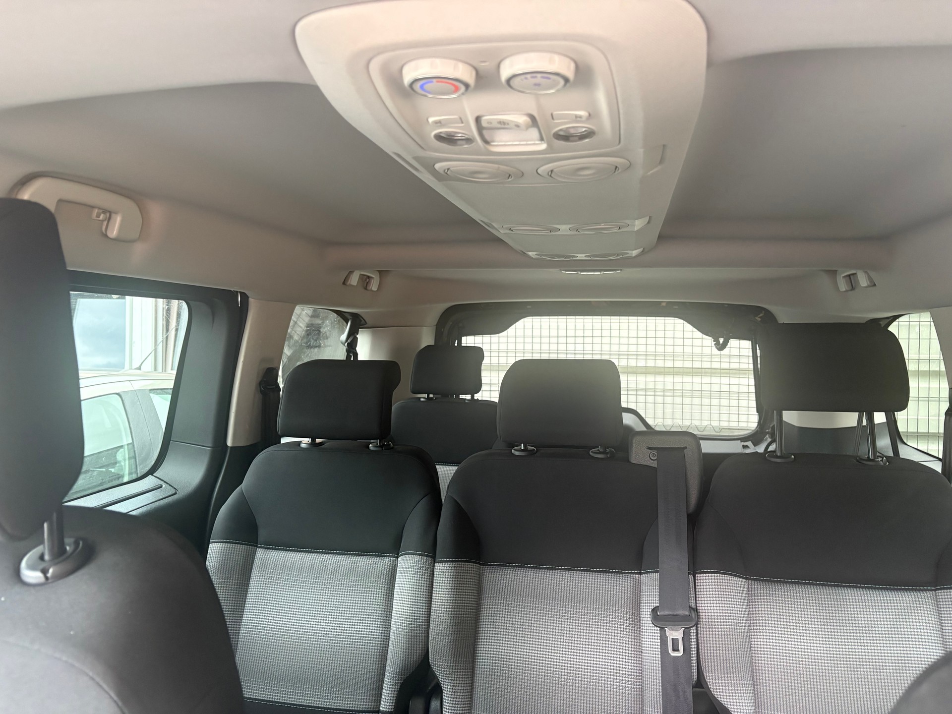 CITROEN Spacetourer 2.0 BlueHDi Feel M EAT-image-10