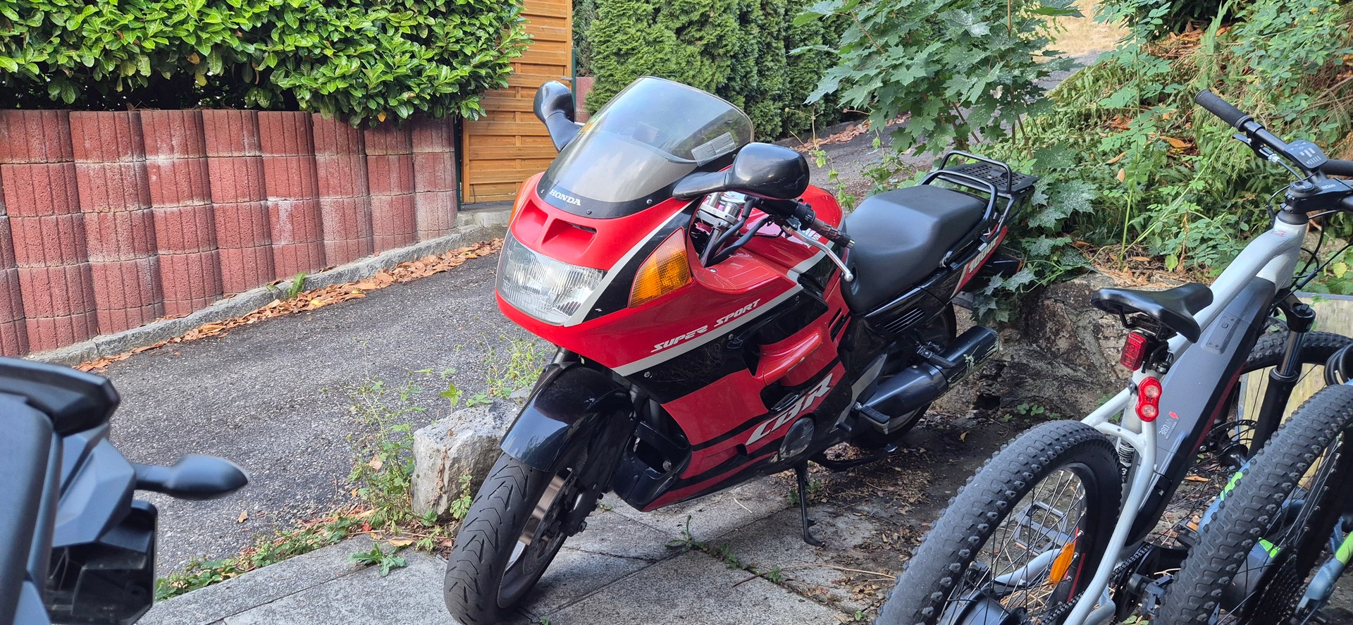 HONDA CBR 1000 F N-image-2