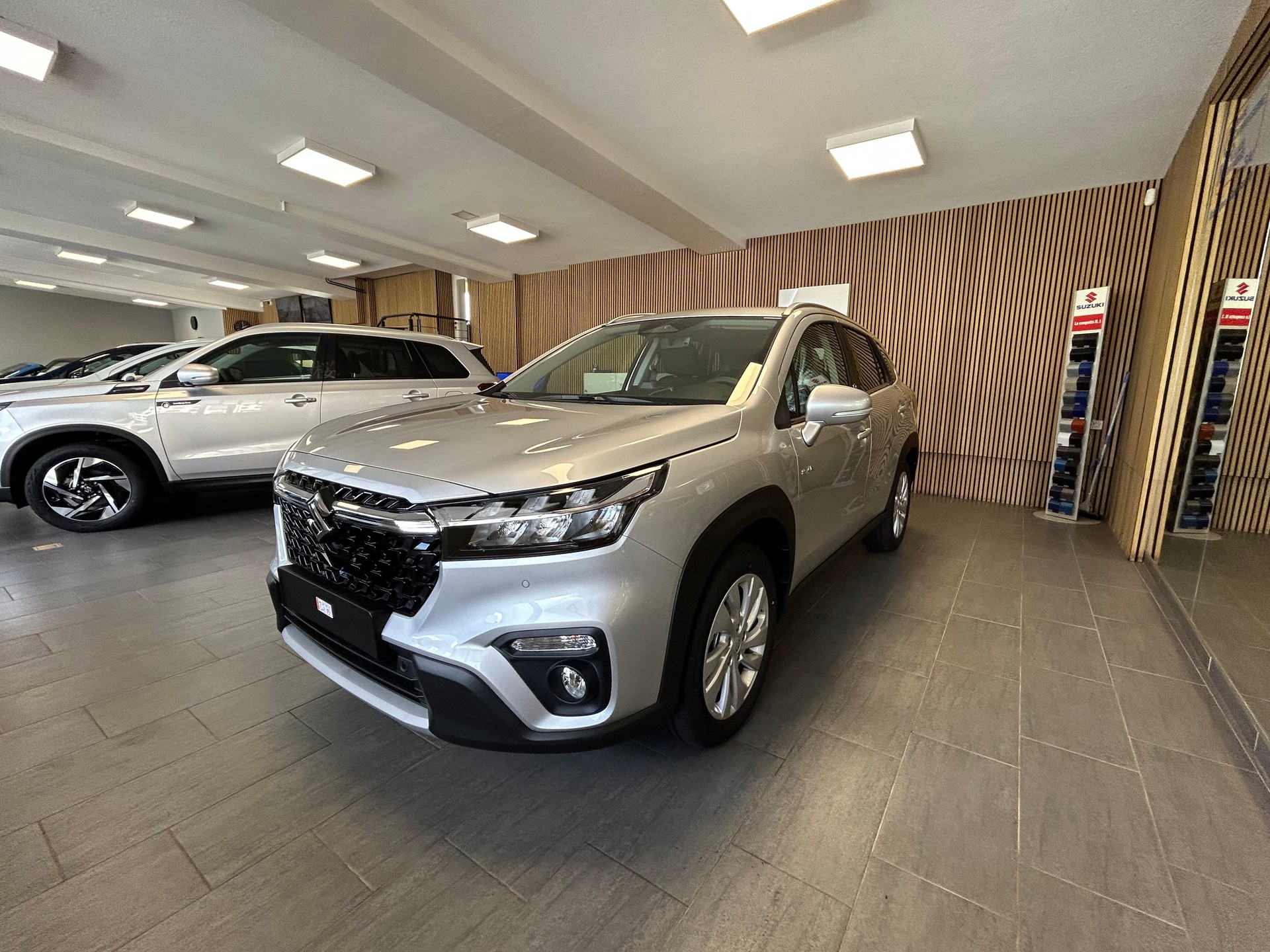 SUZUKI S-Cross 1.4 T Piz Sulai Hybrid 4x4 4 ROUES HIVER OFFERT-showroom-element-3