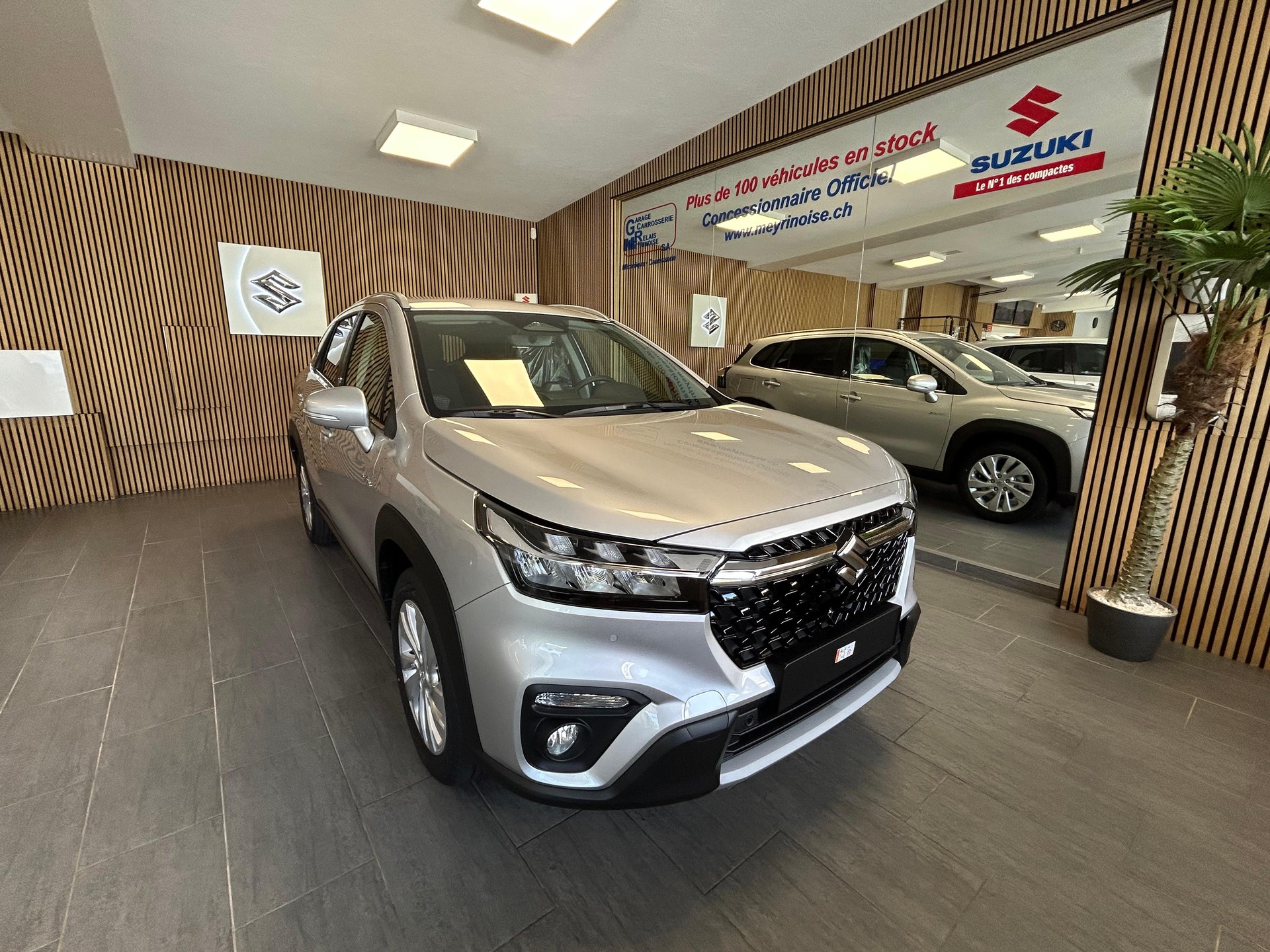 SUZUKI S-Cross 1.4 T Piz Sulai Hybrid 4x4 4 ROUES HIVER OFFERT-showroom-element-1