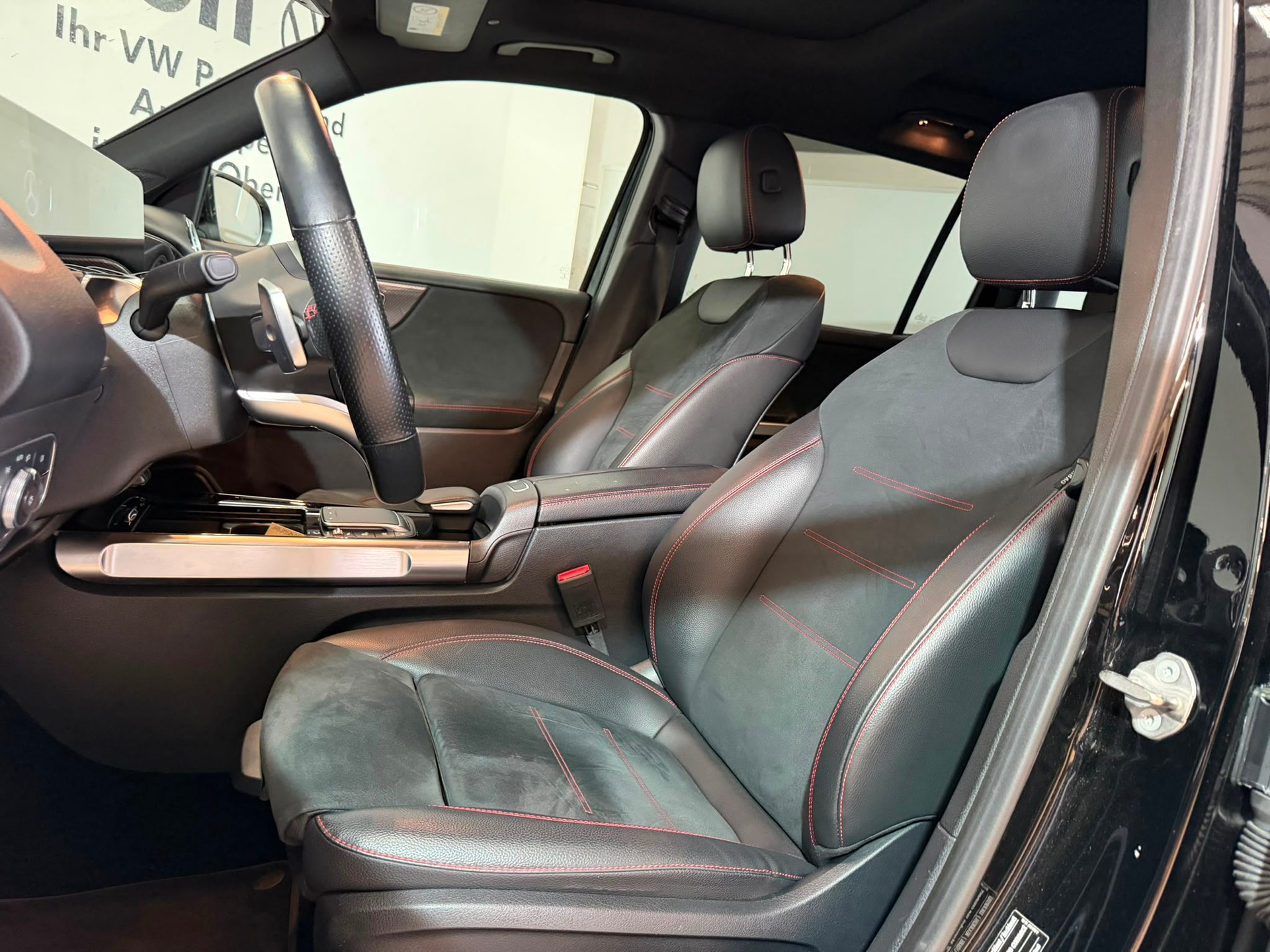 MERCEDES-BENZ GLB 200 AMG Line 7G-Tronic-image-5