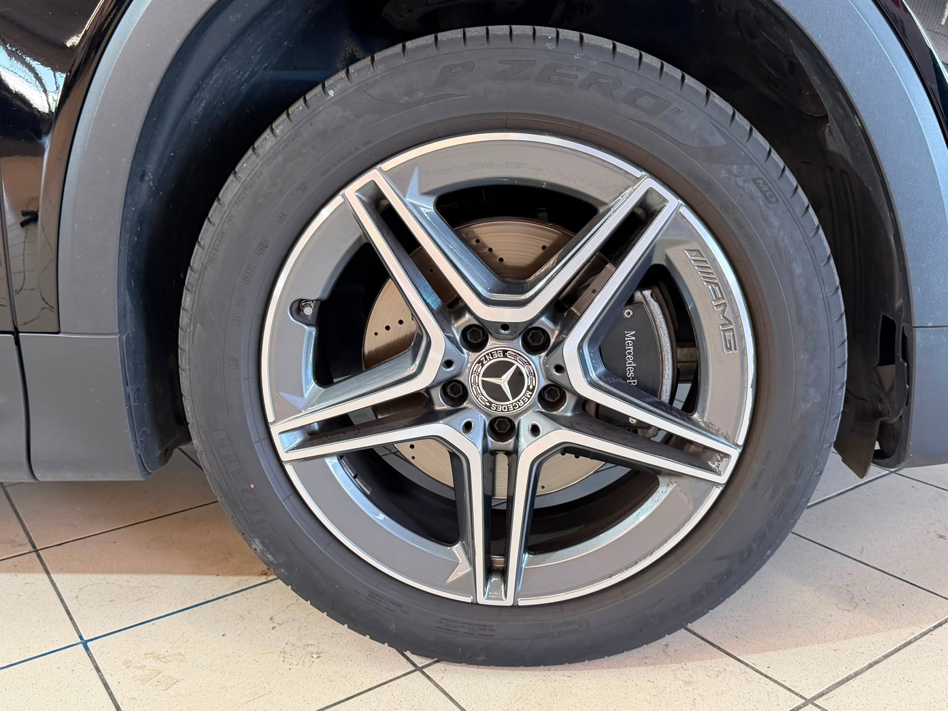 MERCEDES-BENZ GLB 200 AMG Line 7G-Tronic-image-4