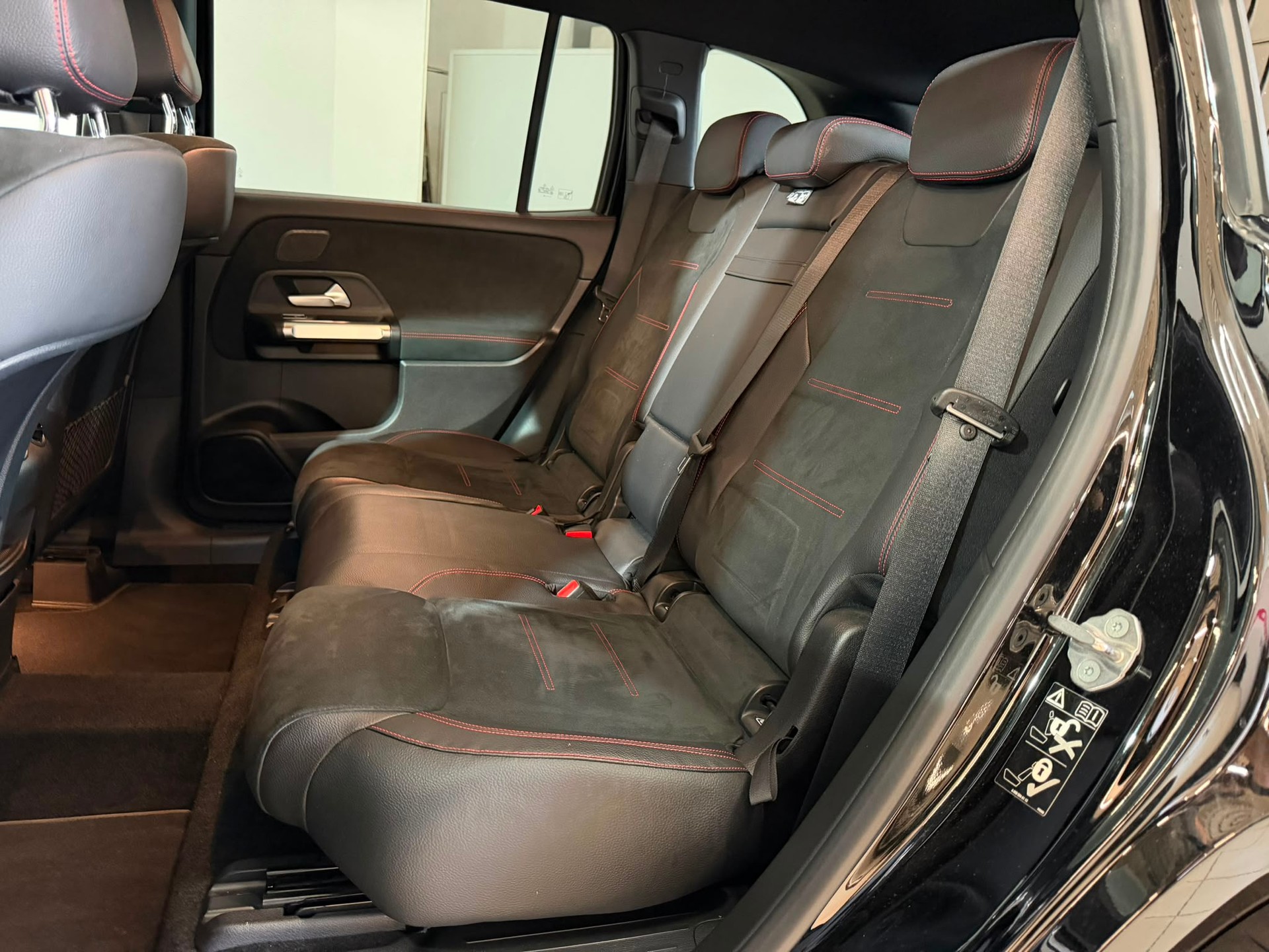 MERCEDES-BENZ GLB 200 AMG Line 7G-Tronic-image-7
