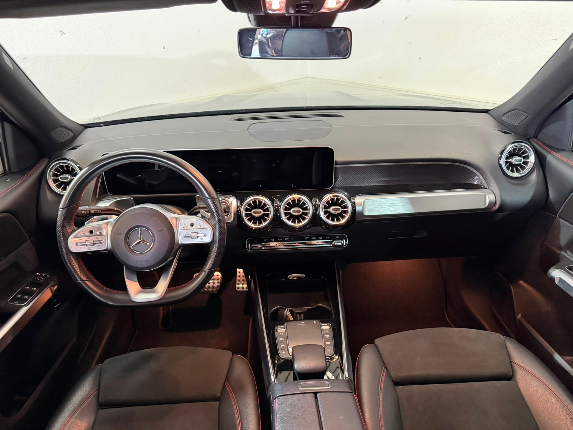 MERCEDES-BENZ GLB 200 AMG Line 7G-Tronic-image-10