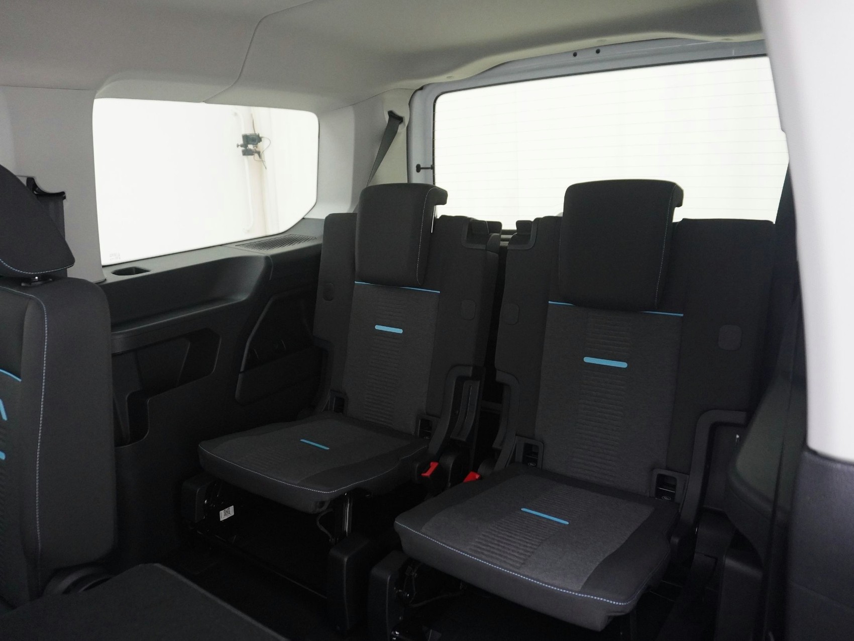 FORD Grand Tourneo Connect 2.0 EcoBlue Active 4x4-image-13