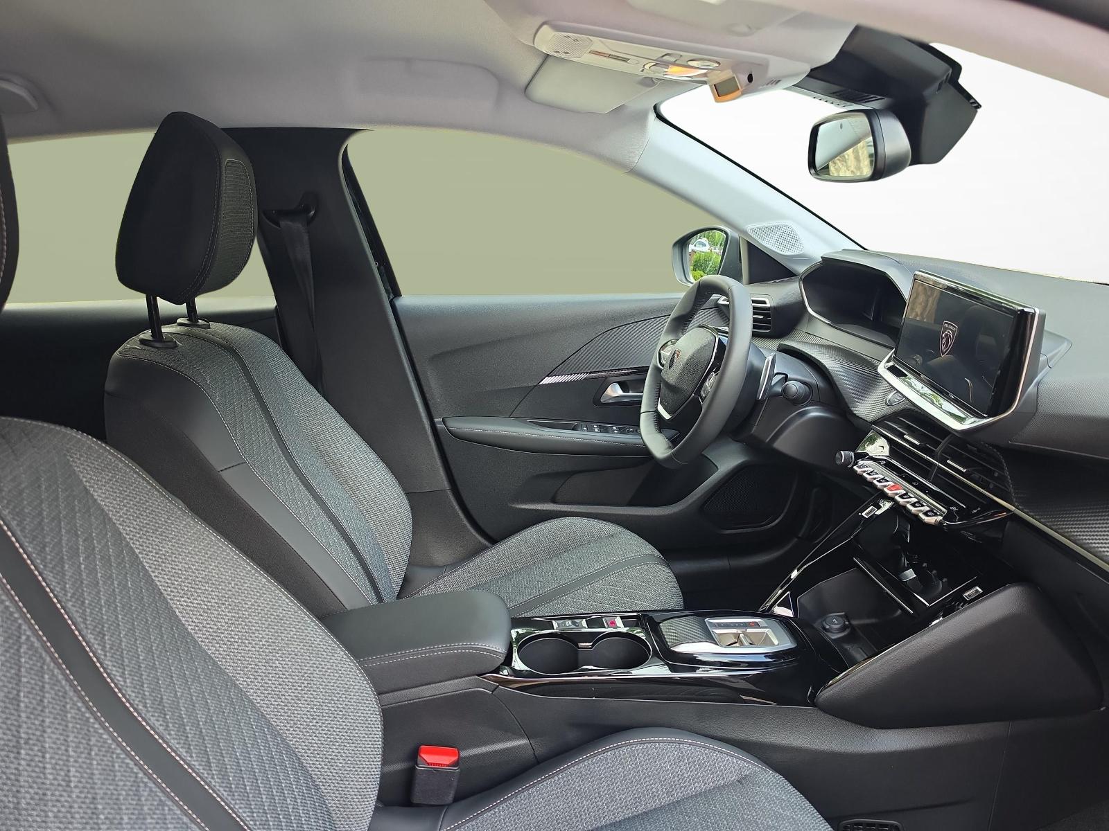 PEUGEOT 208 1.2 Hybrid Allure Premium-image-9