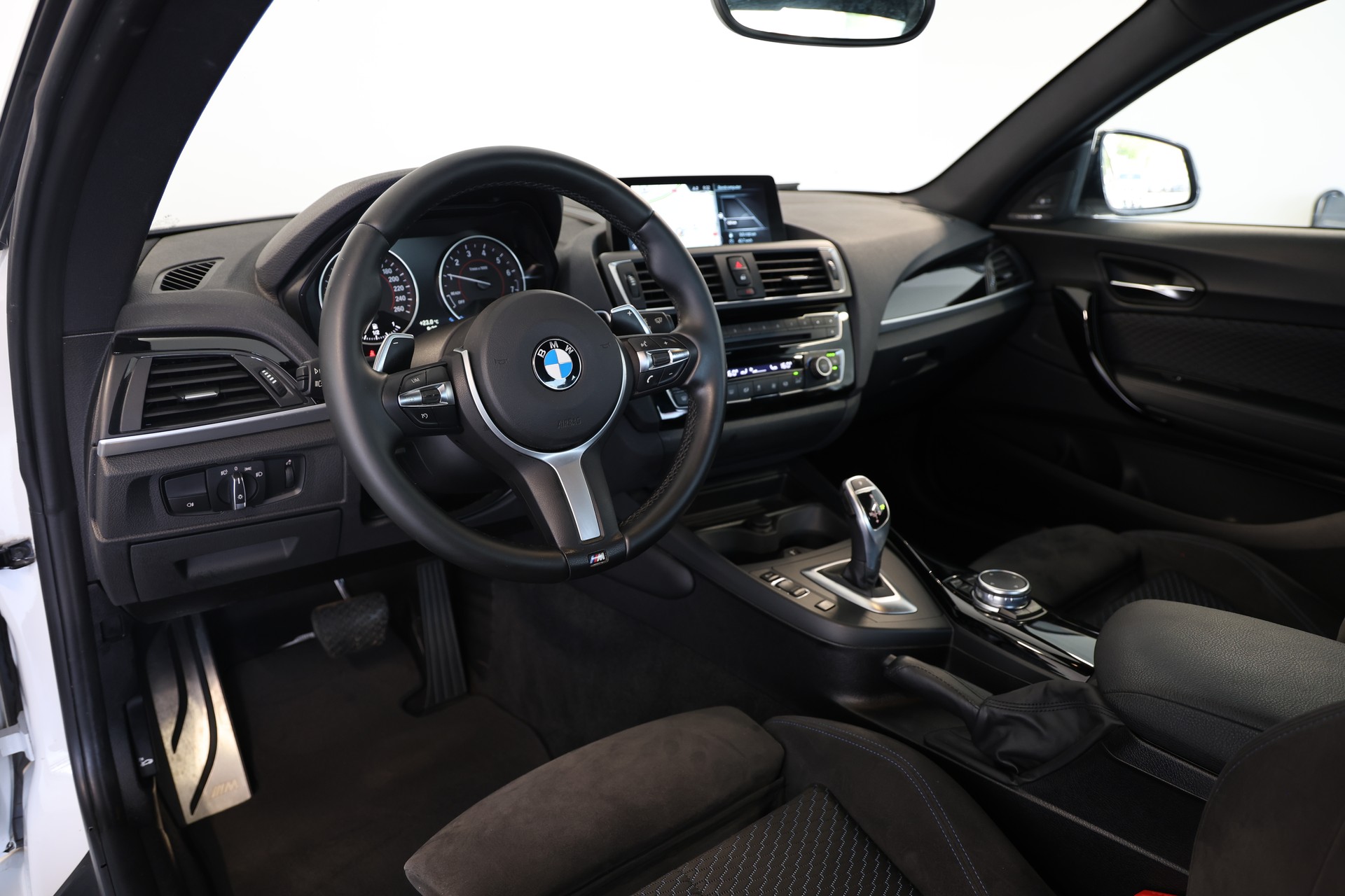 BMW M240i xDrive Coupé-image-7