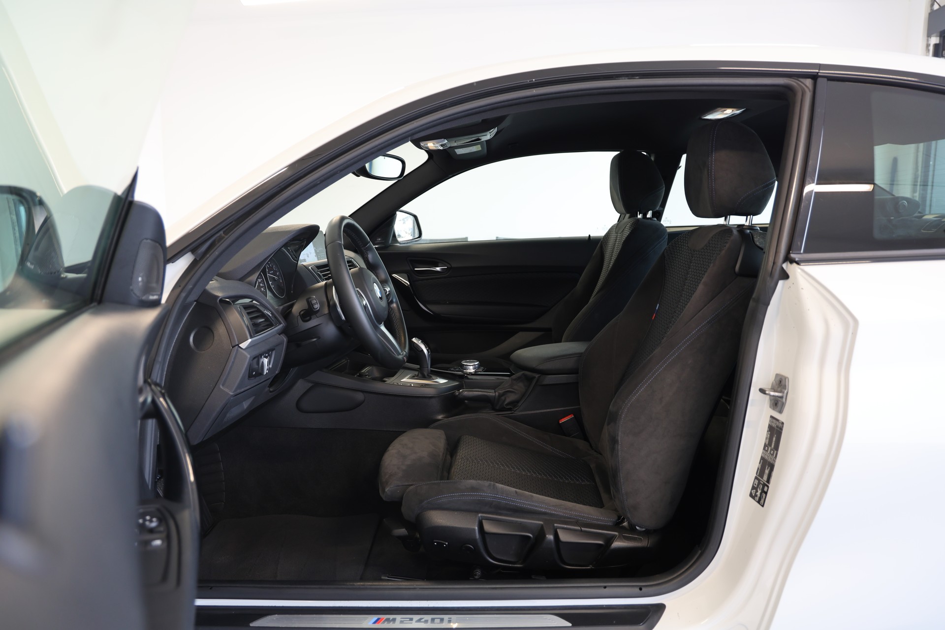 BMW M240i xDrive Coupé-image-5