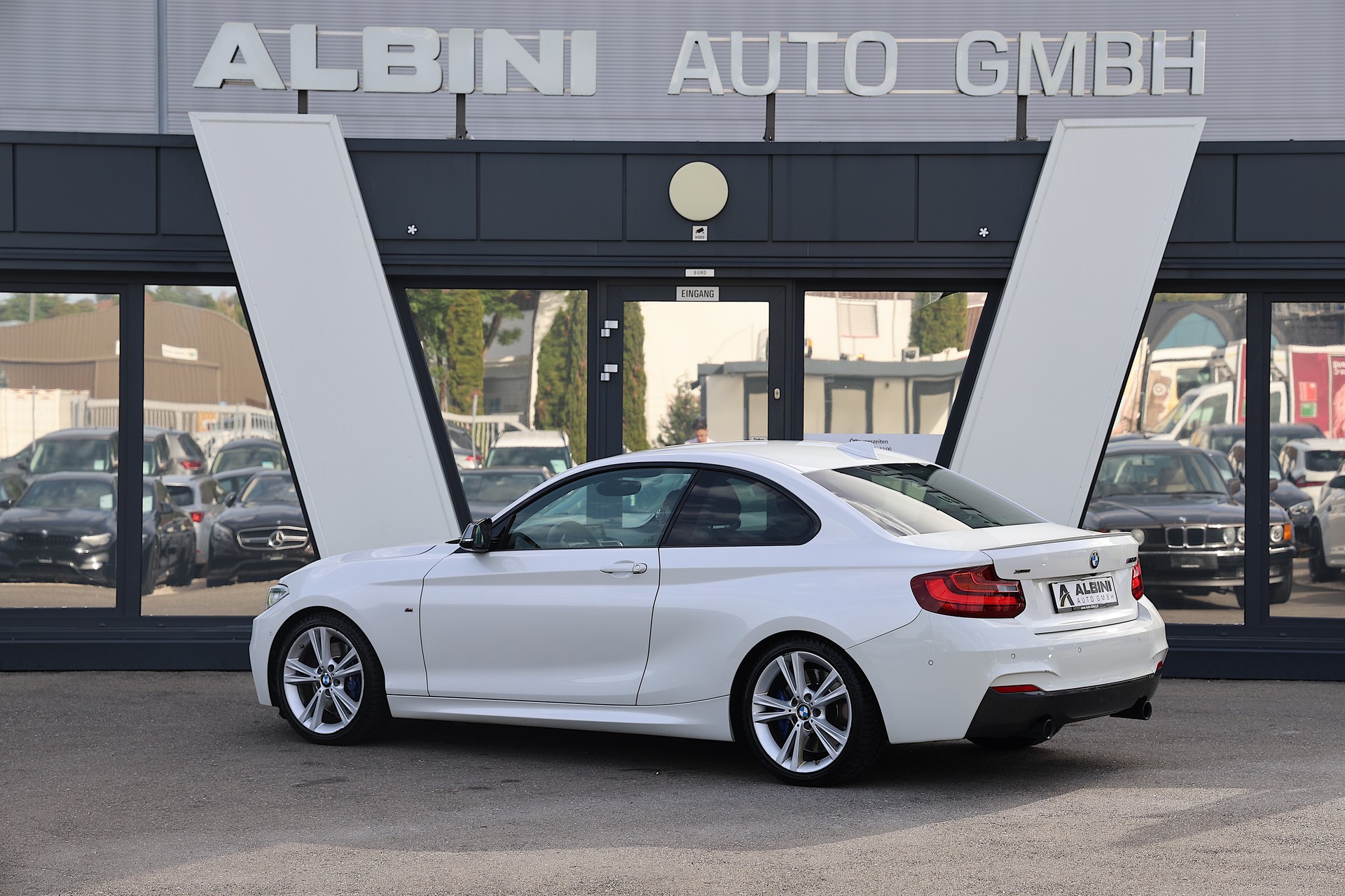 BMW M240i xDrive Coupé-showroom-element-3