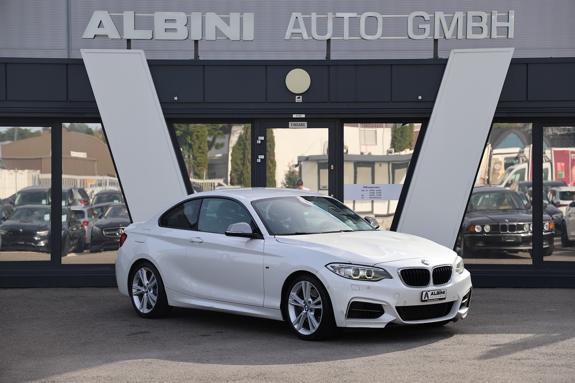 BMW M240i xDrive Coupé-showroom-element-1