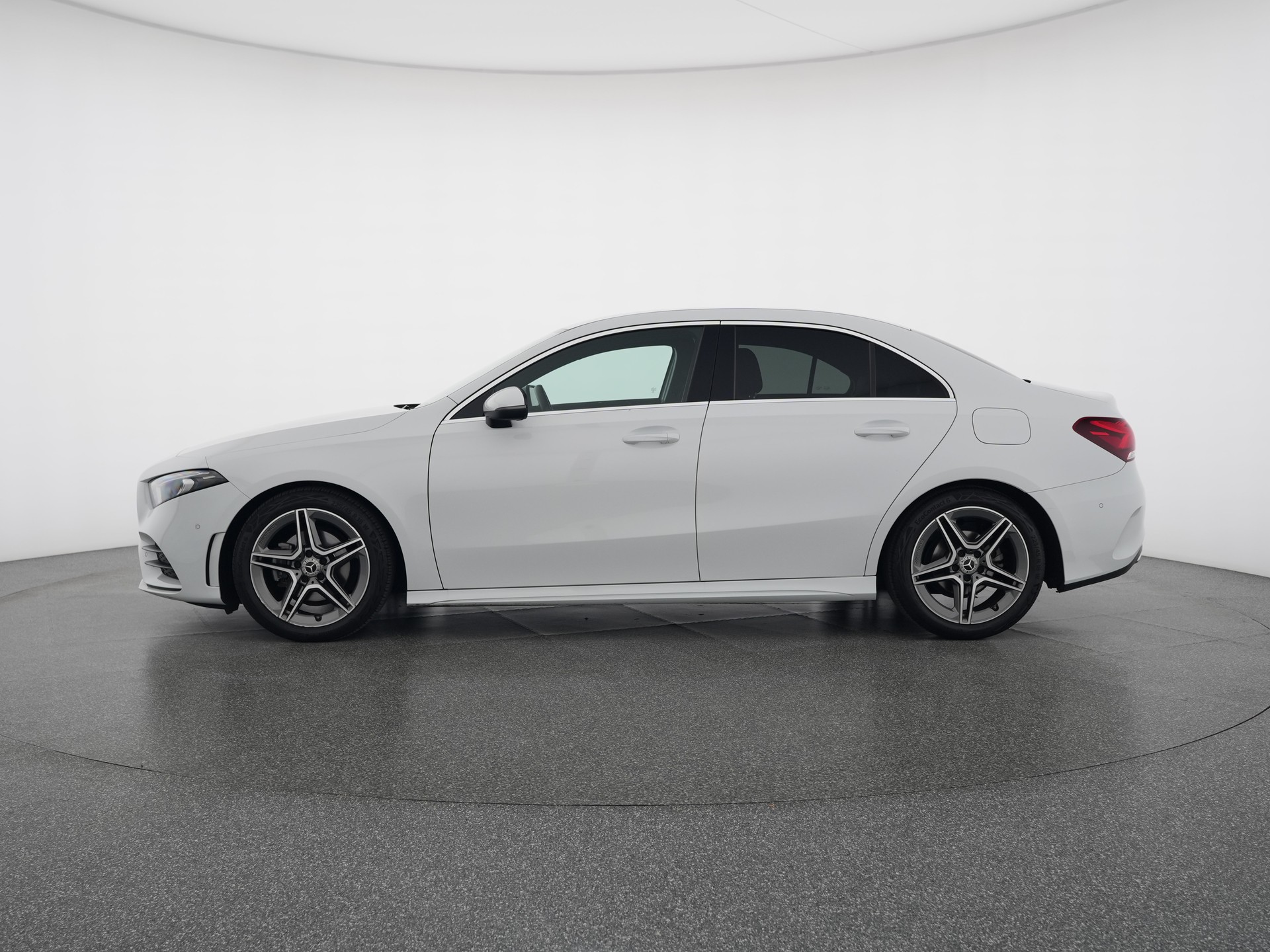 MERCEDES-BENZ A 180 AMG Line 7G-DCT-showroom-element-1