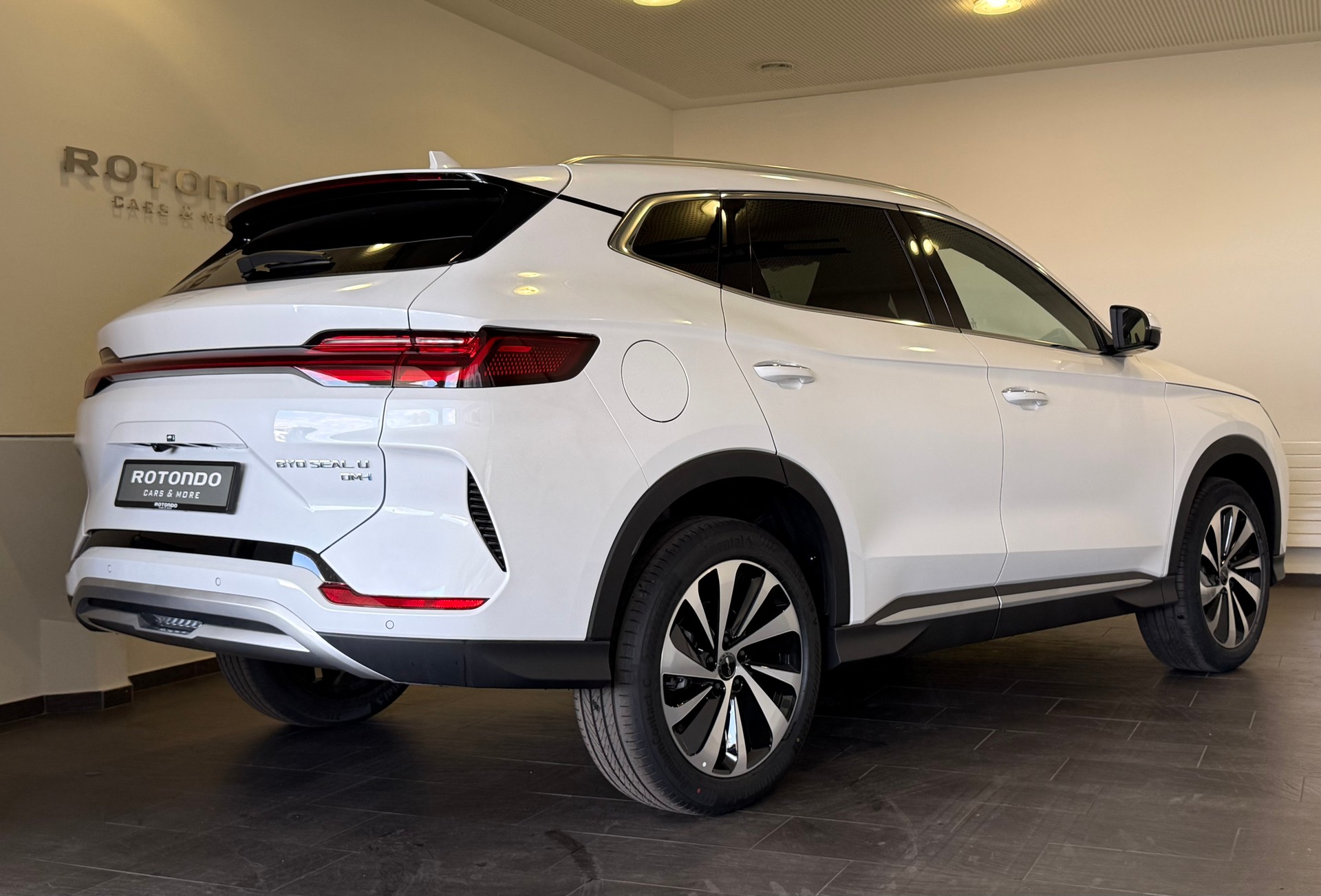 BYD Seal U DM-i Design AWD-showroom-element-1