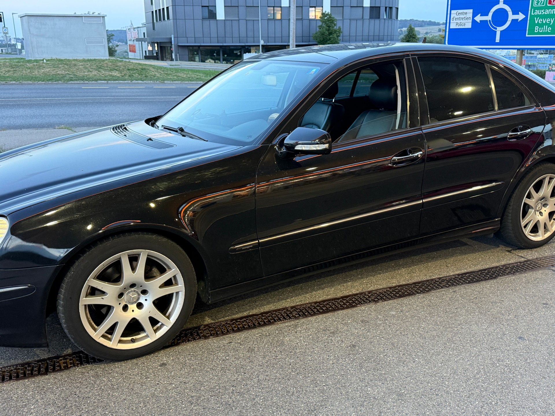 MERCEDES-BENZ E 280 Avantgarde-image-4