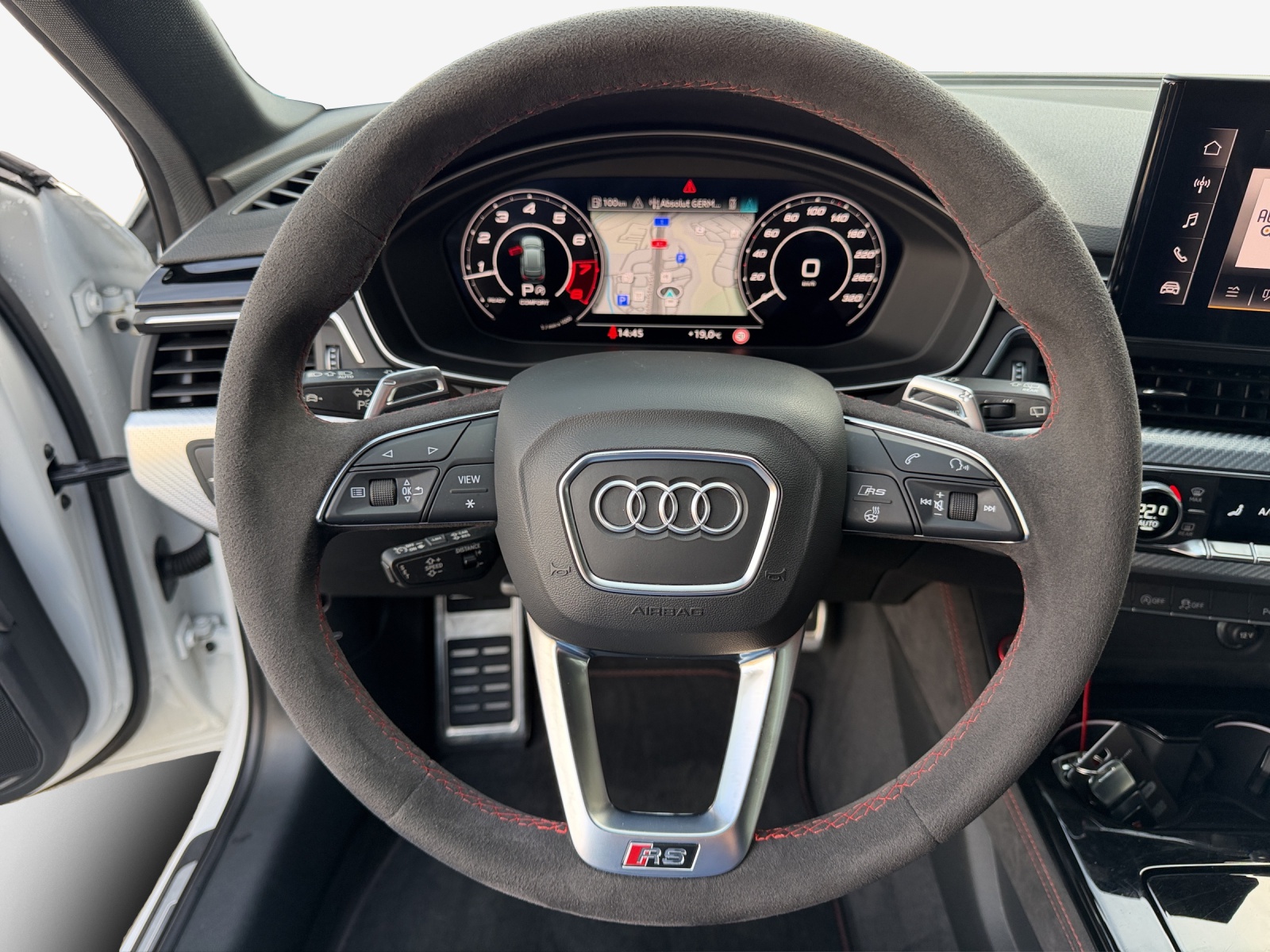 AUDI RS4 Avant quattro tiptronic-image-9