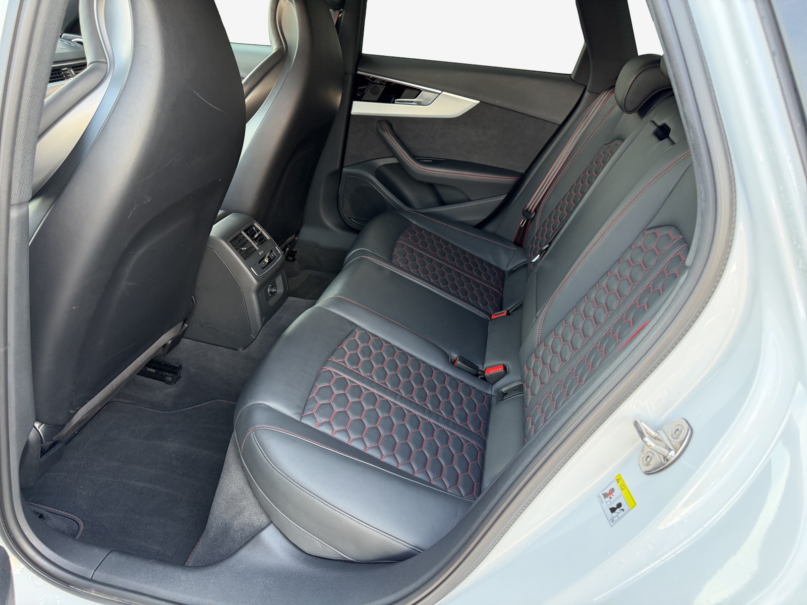AUDI RS4 Avant quattro tiptronic-image-11