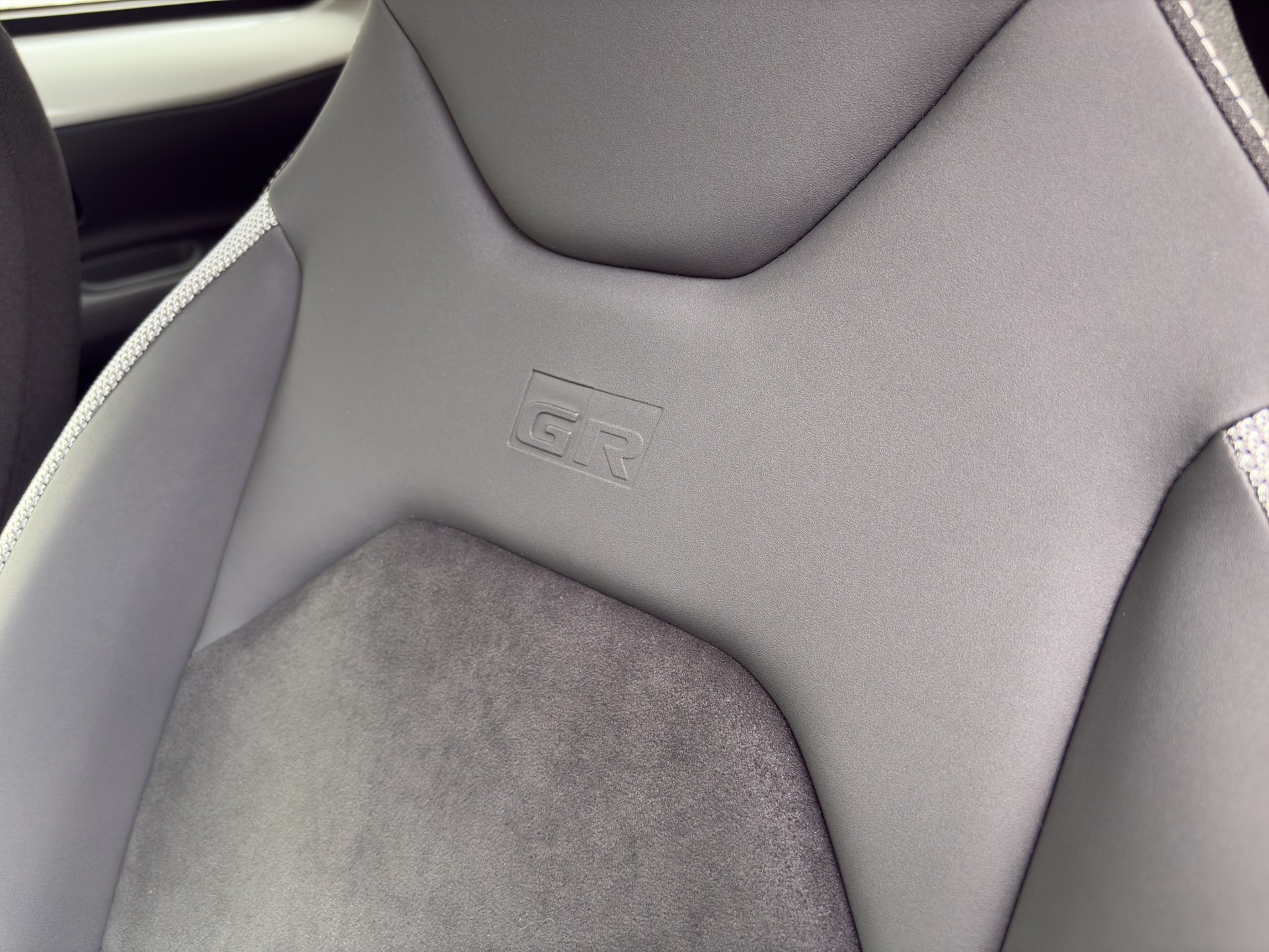 TOYOTA Aygo X 1.5 GR Sport e-CVT-image-22