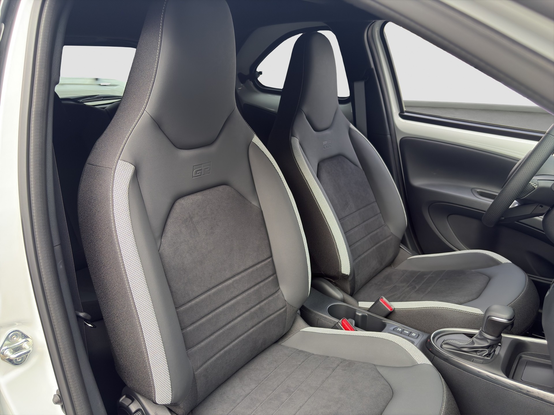 TOYOTA Aygo X 1.5 GR Sport e-CVT-image-15