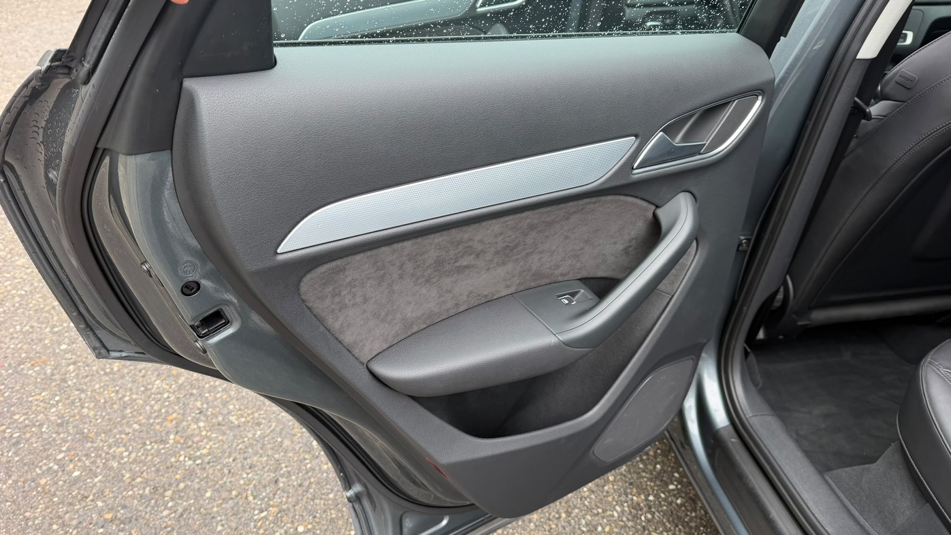 AUDI Q3 2.0 TDI quattro S-tronic-image-9