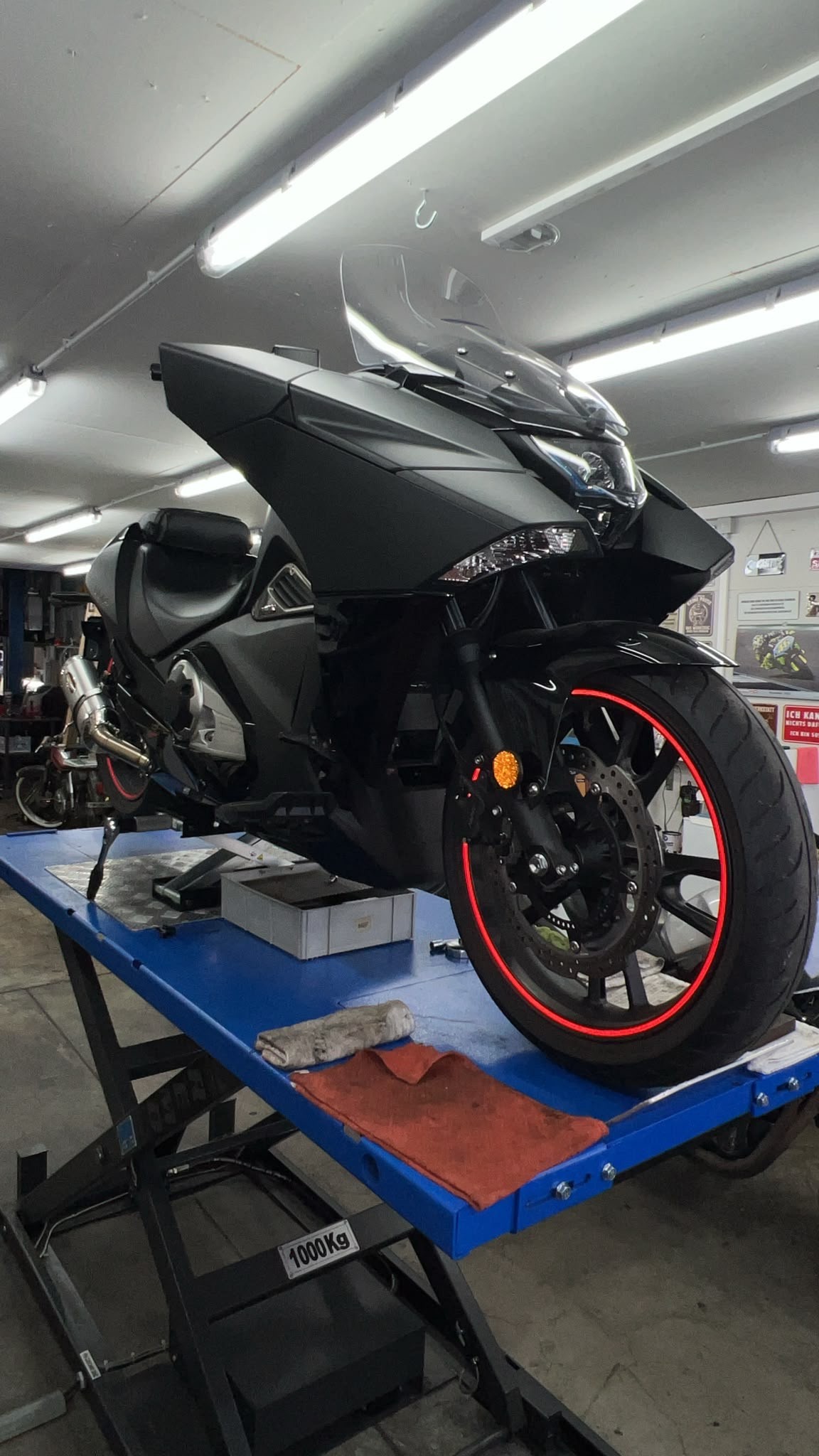 HONDA NM4 Vultus-image-2