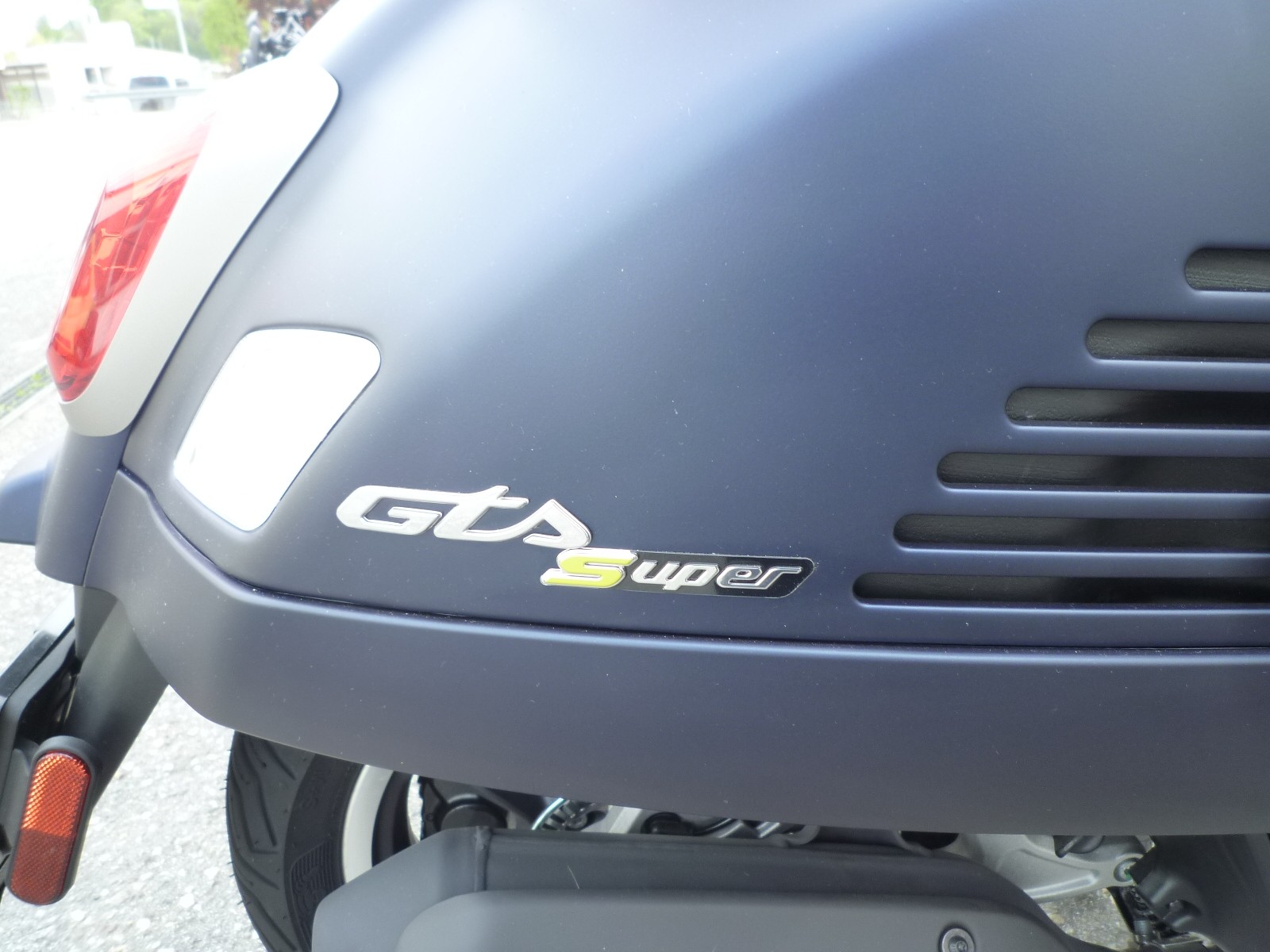 PIAGGIO Vespa GTS 125 Super Tech ABS-image-4
