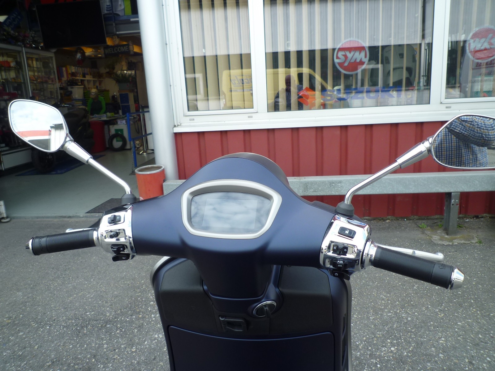 PIAGGIO Vespa GTS 125 Super Tech ABS-image-2