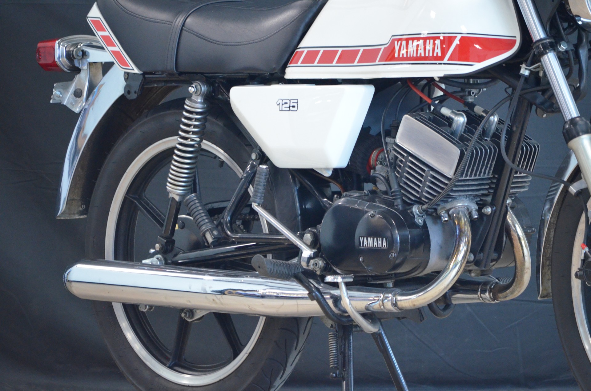 YAMAHA RD 125-image-8