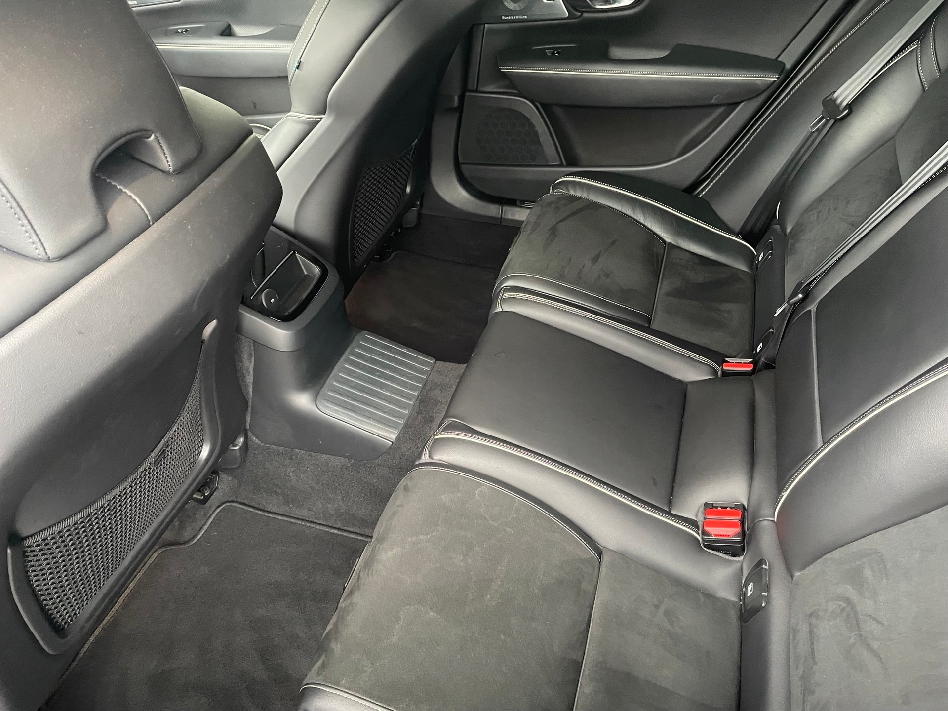 VOLVO V90 T8 AWD R-Design-image-4