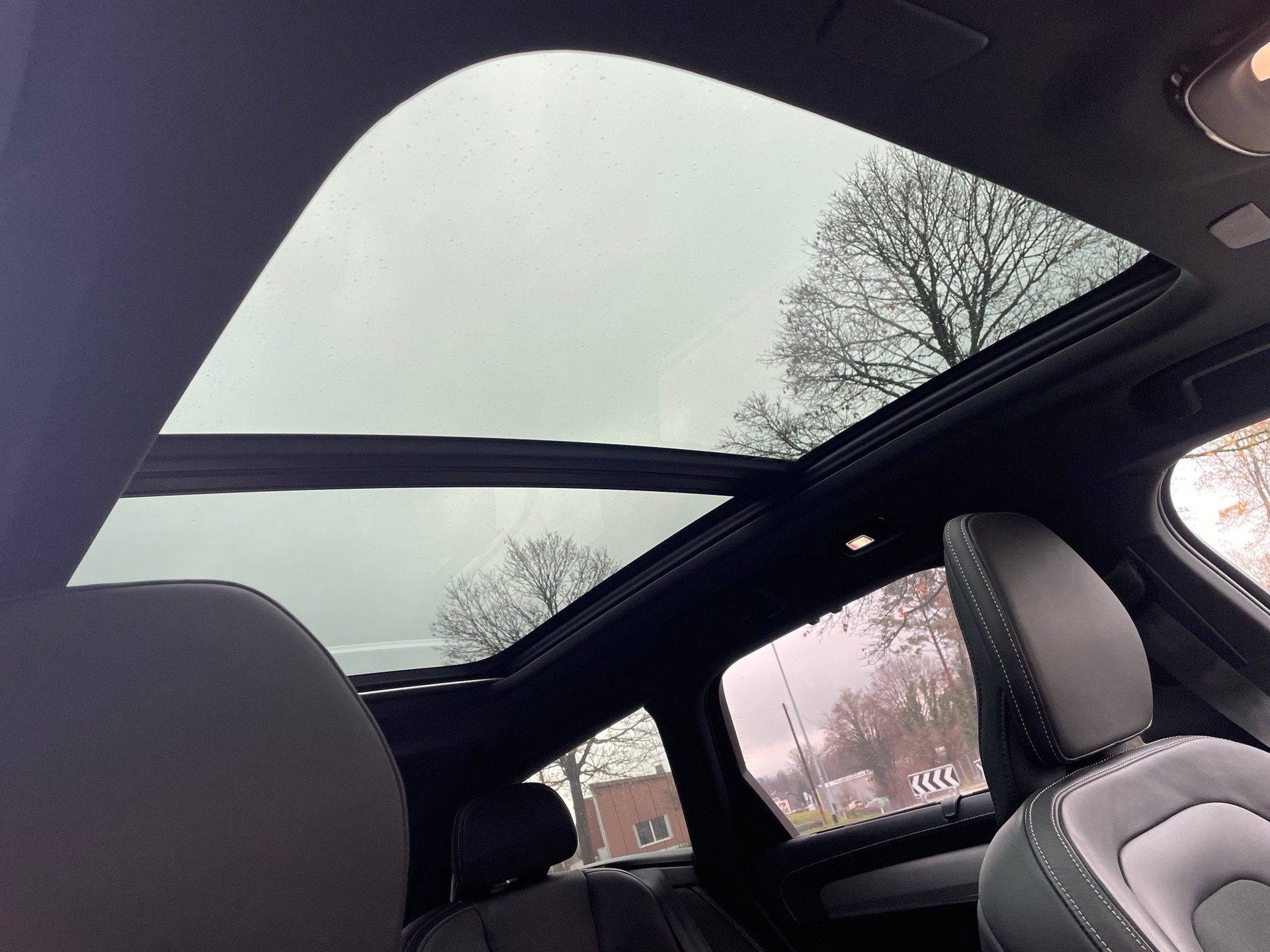 VOLVO V90 T8 AWD R-Design-image-15