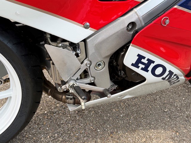 HONDA R / RC30-showroom-element-2
