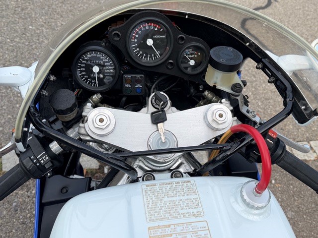 HONDA R / RC30-showroom-element-3