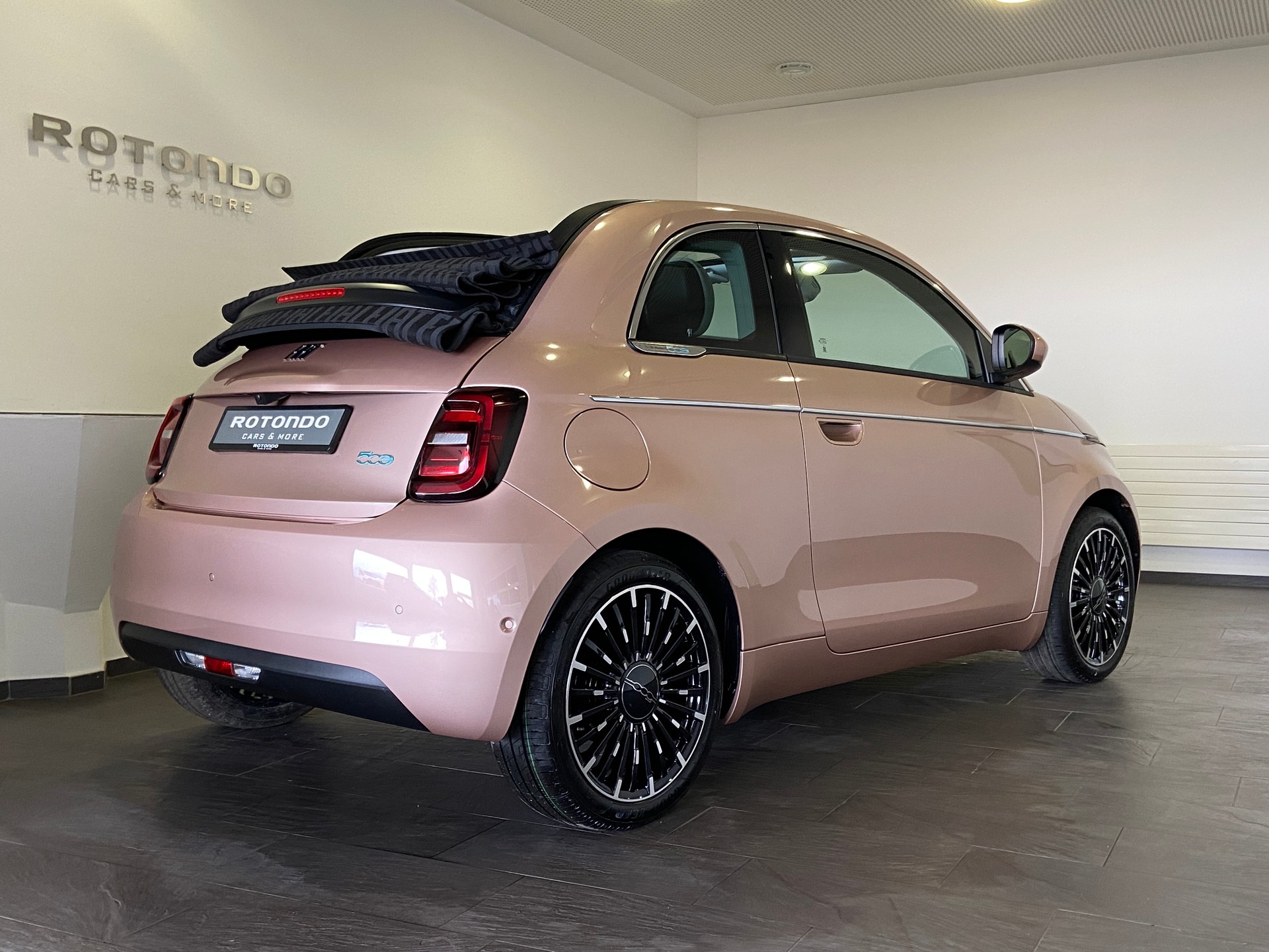 FIAT 500 C electric 87 kW La Prima-showroom-element-2