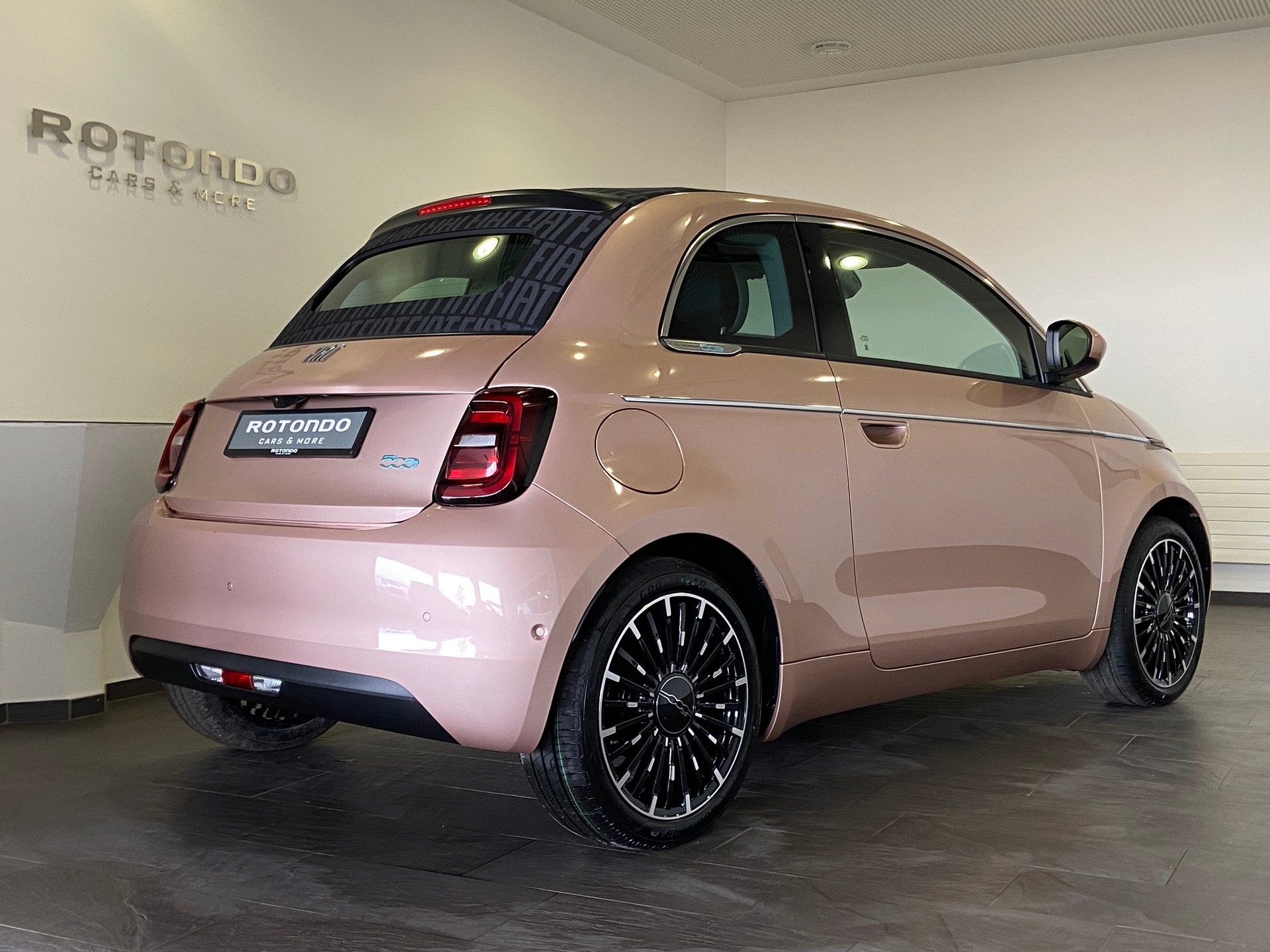 FIAT 500 C electric 87 kW La Prima-showroom-element-3