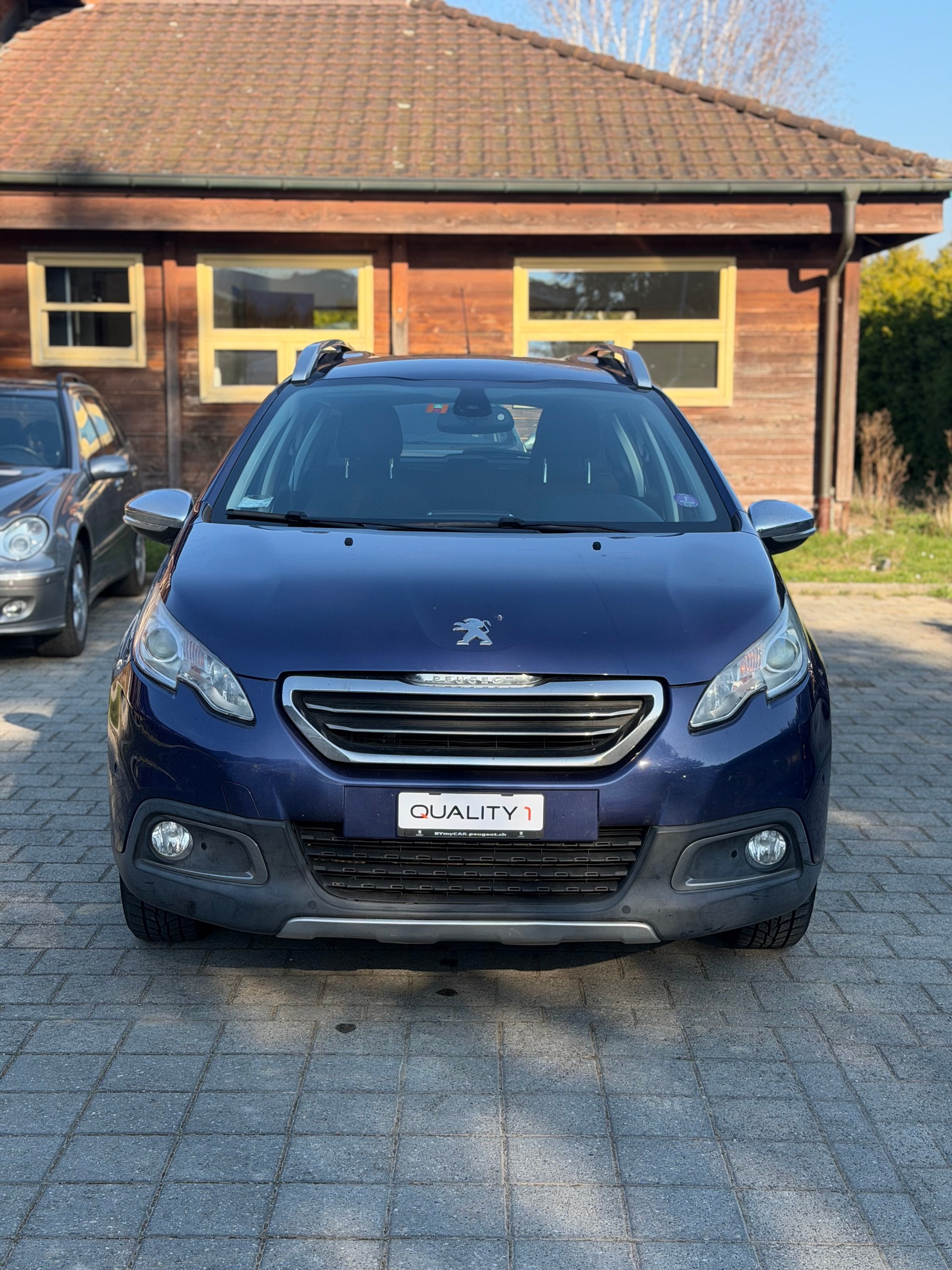 PEUGEOT 2008 1.2 PureTech Active-showroom-element-1