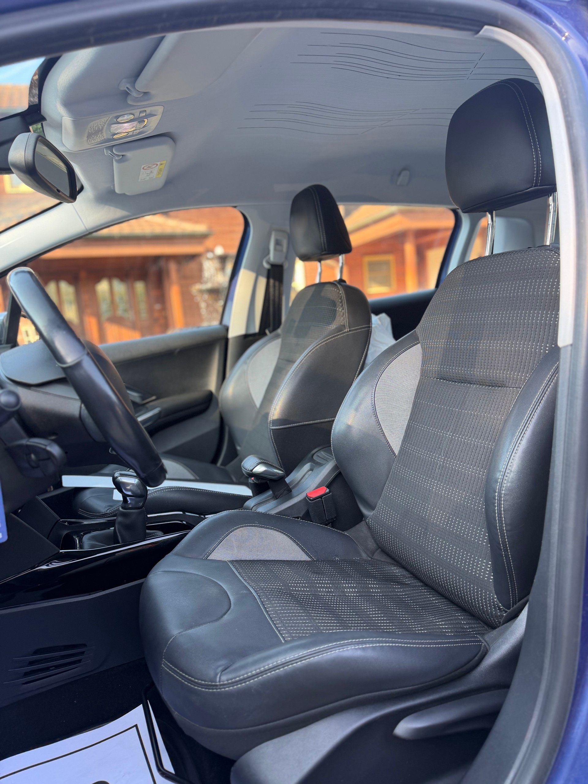PEUGEOT 2008 1.2 PureTech Active-image-7