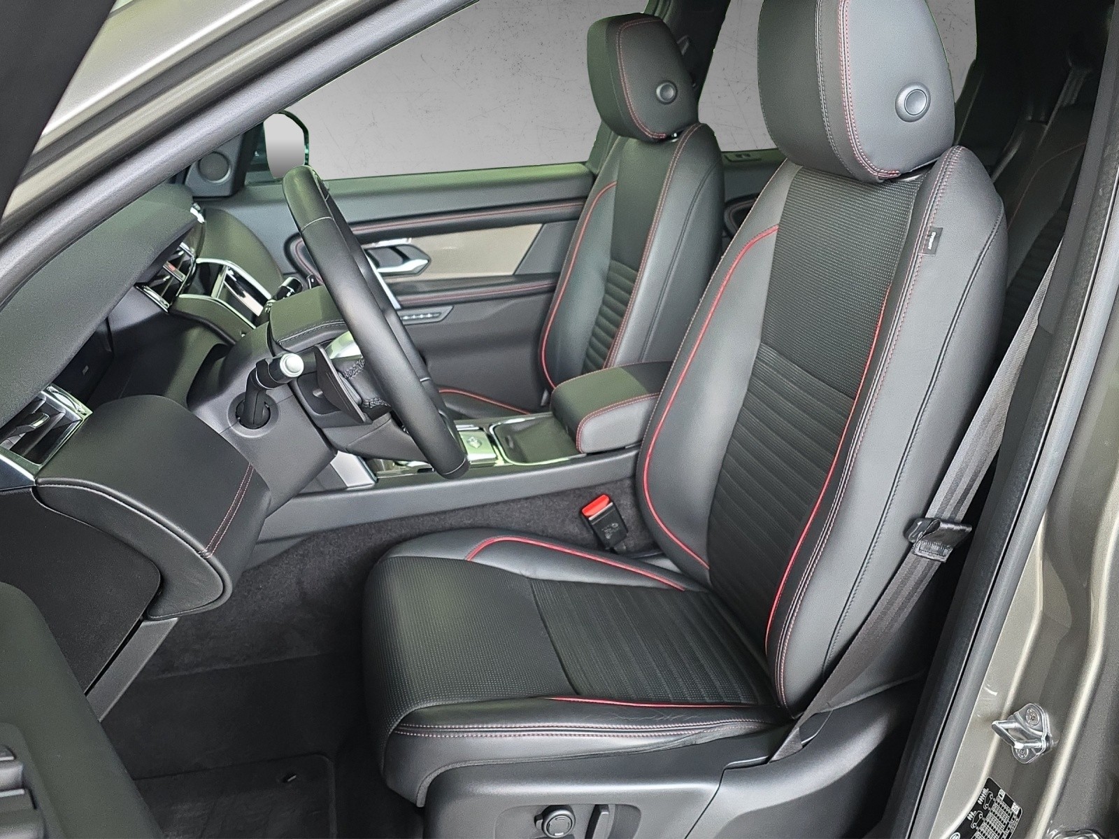 LAND ROVER Discovery Sport R Dyn D240 2.0D SD4 MHEV HSE AT9 mit AHK-image-9