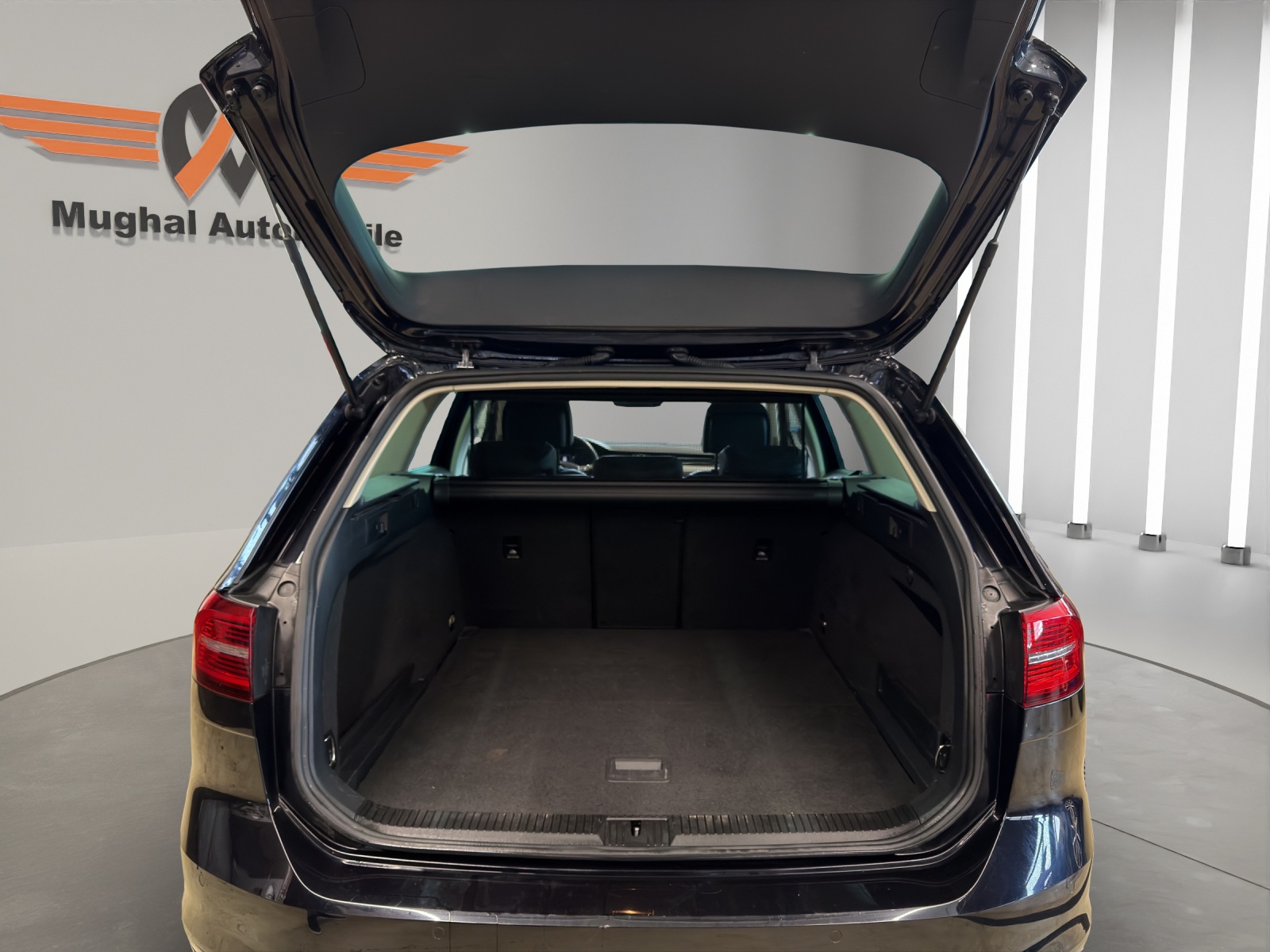 VW Passat Variant 2.0 TDI SCR BMT Sport DSG-image-14