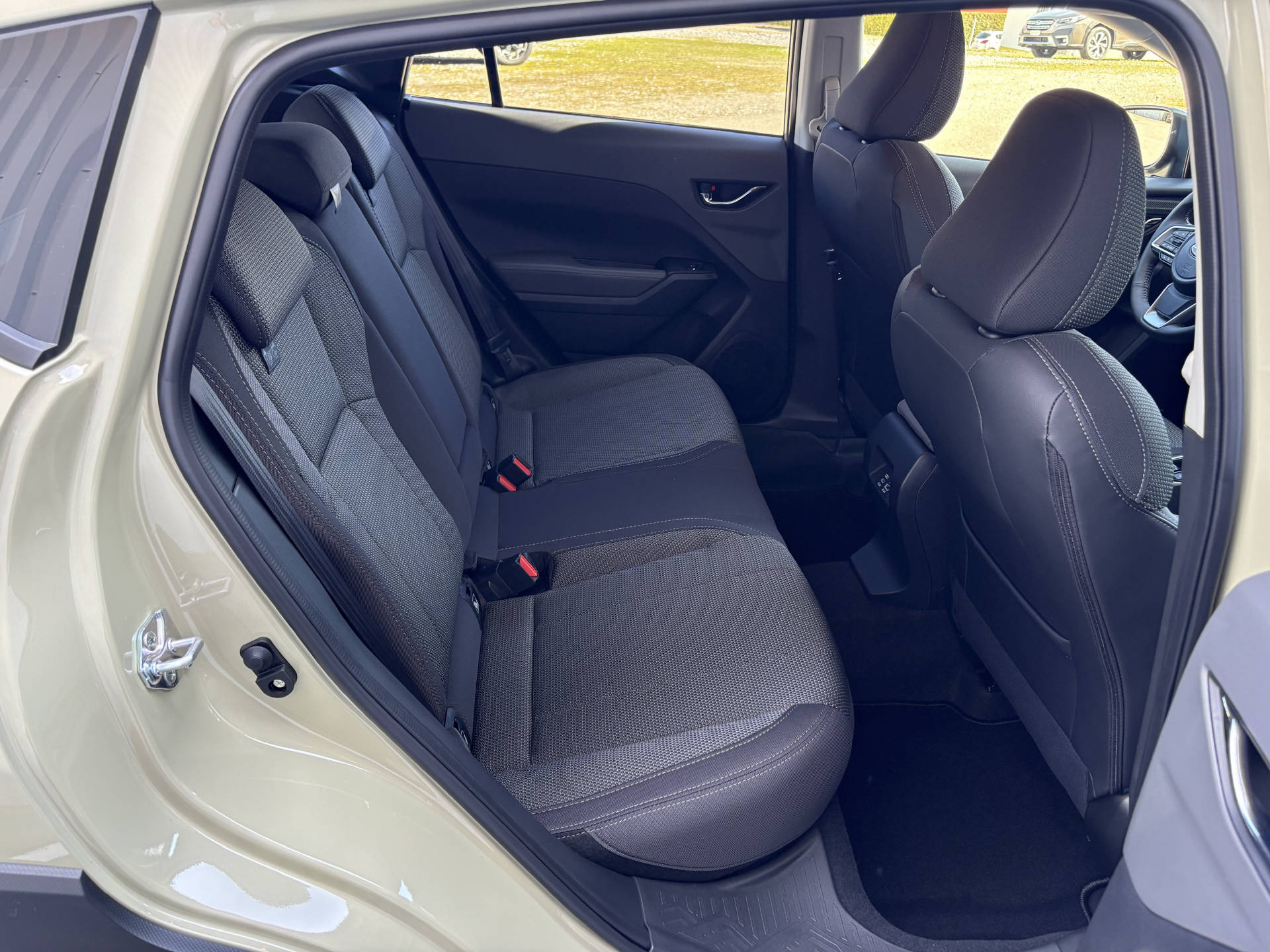 SUBARU Crosstrek 2.0i e-Boxer Swiss Plus-image-5