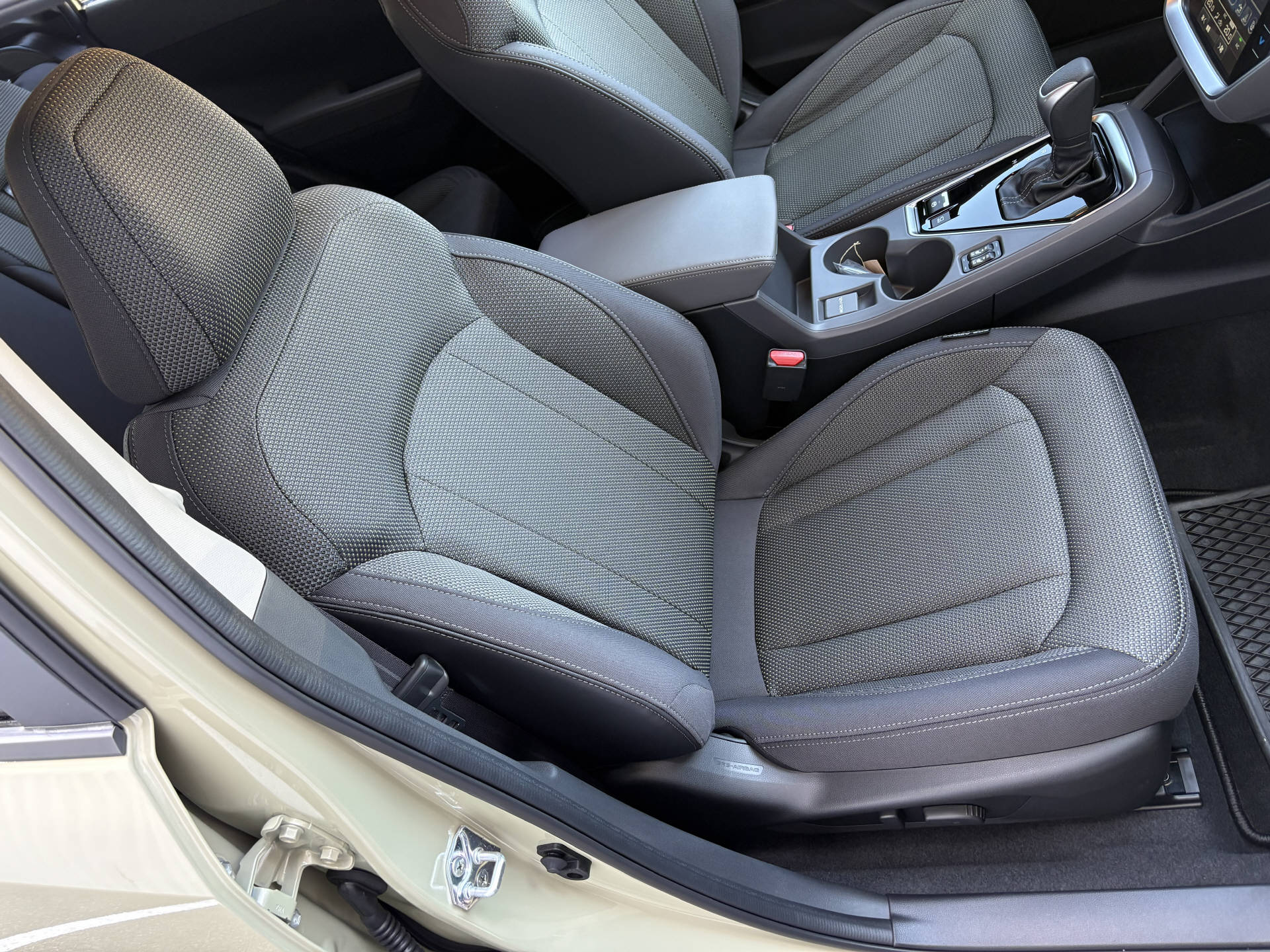 SUBARU Crosstrek 2.0i e-Boxer Swiss Plus-image-3