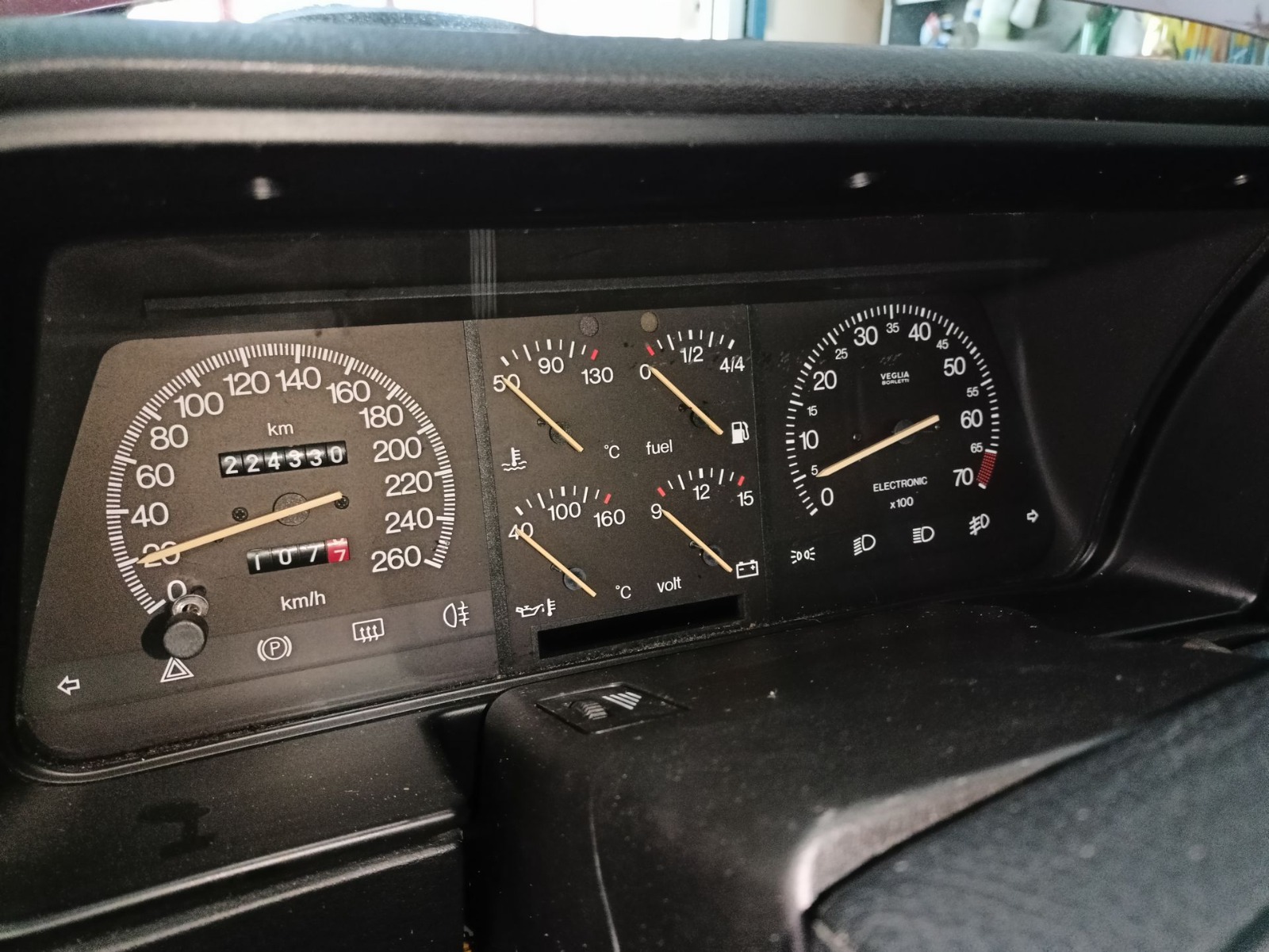 LANCIA Thema 3.0 V6 LS-image-9