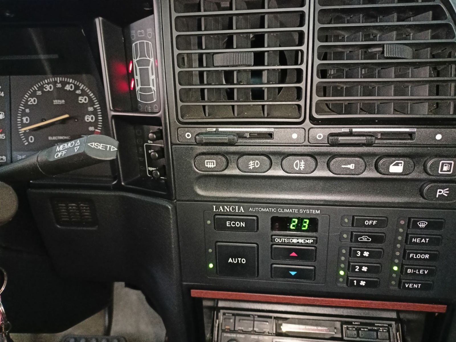 LANCIA Thema 3.0 V6 LS-image-10