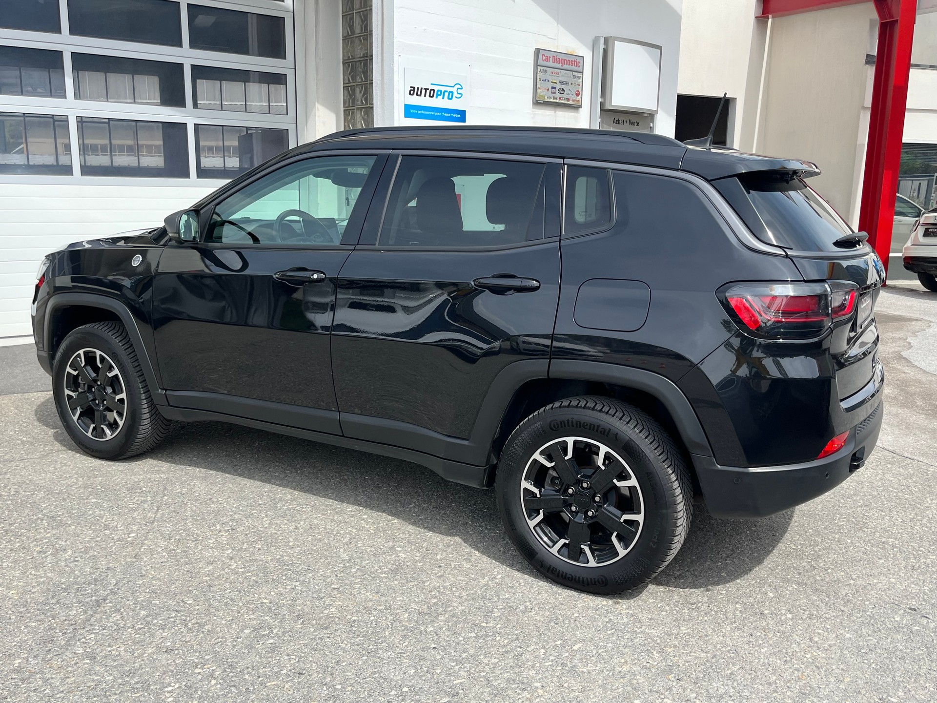 JEEP Compass 1.3 T PHEV Trailhawk AWD-showroom-element-3